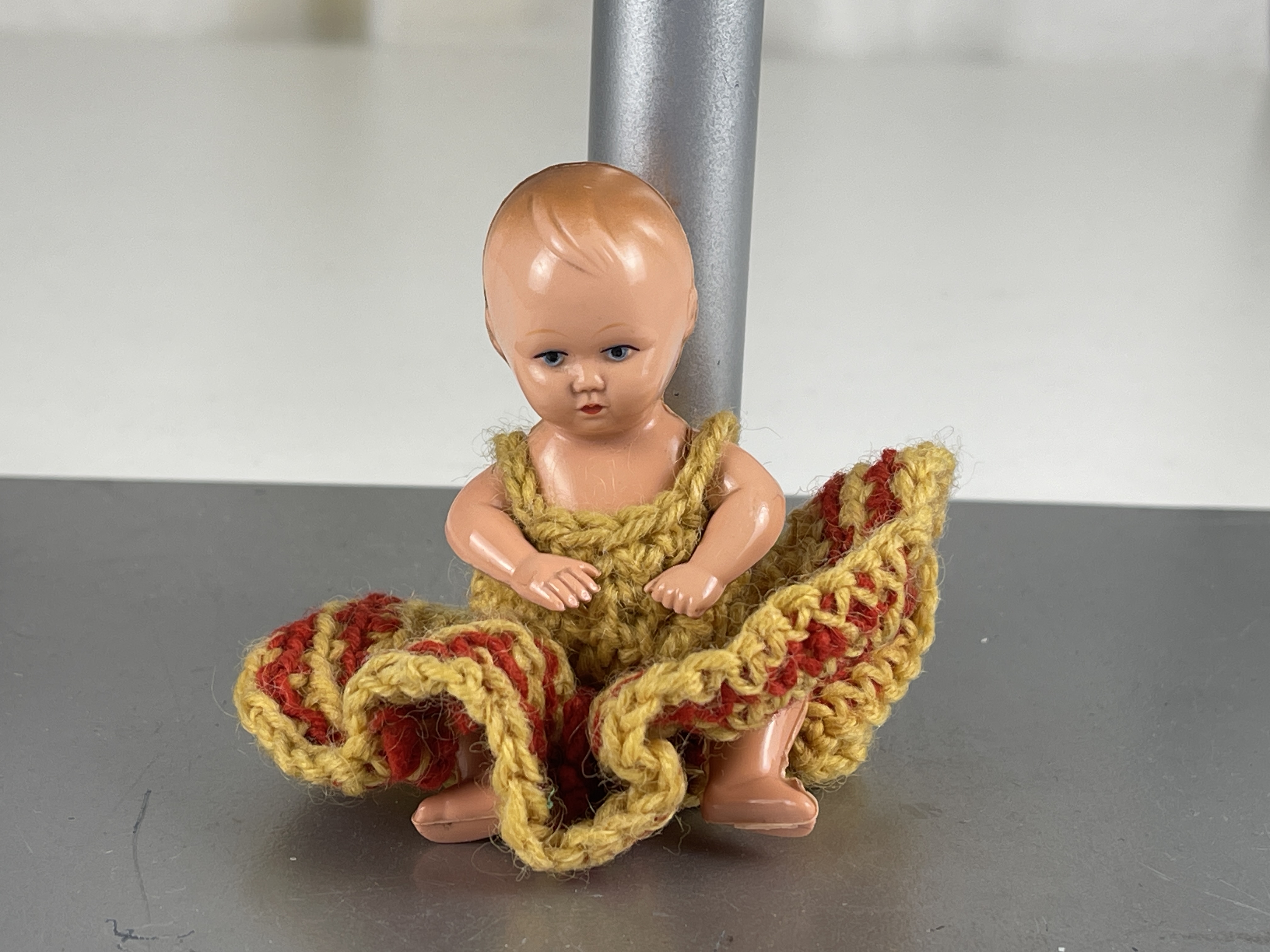 Sammler Puppe Vinyl Puppe 9 cm. Zustand siehe Fotos  