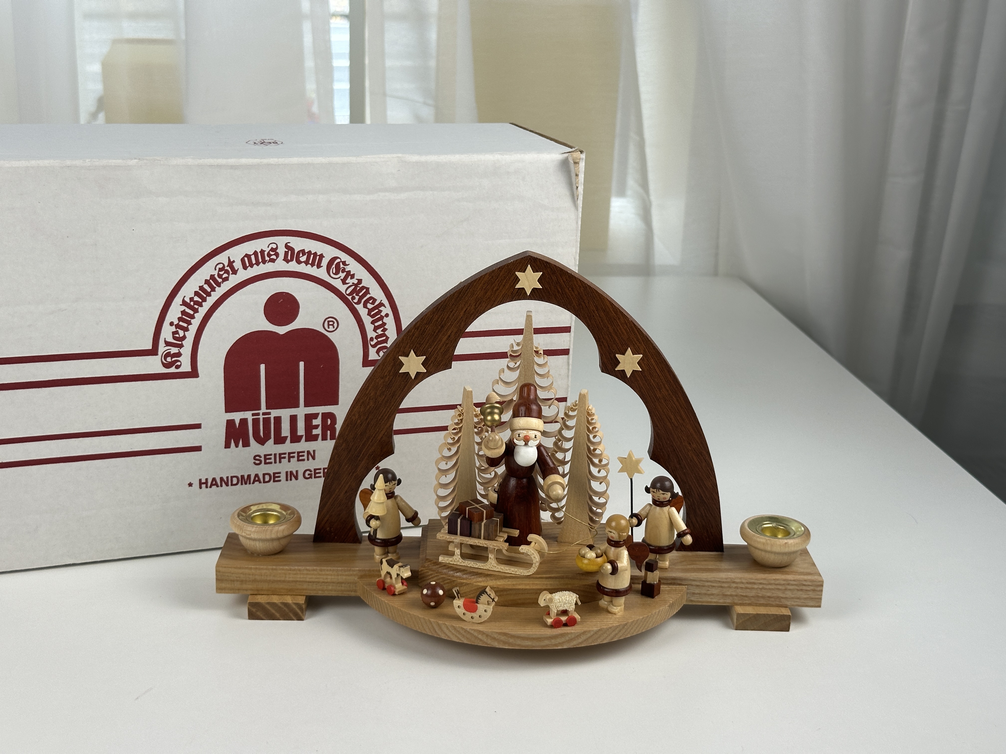 Erzgebirge Schwibbögen/ Spitzbogen Bescherung 18,5 x 30 cm. Top Zustand