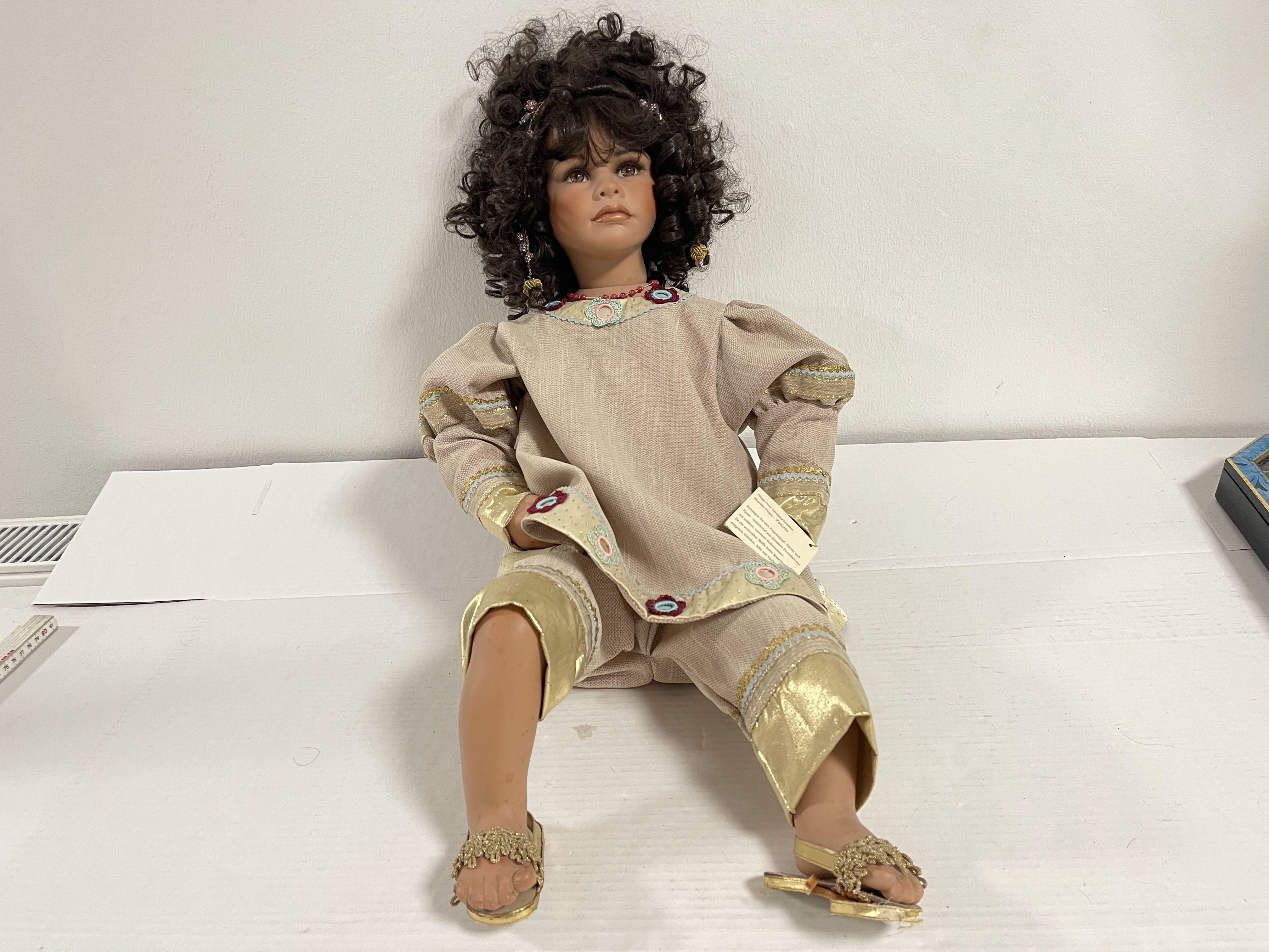 Künstlerpuppe Porzellan Puppe 64 cm Zustand siehe Fotos  