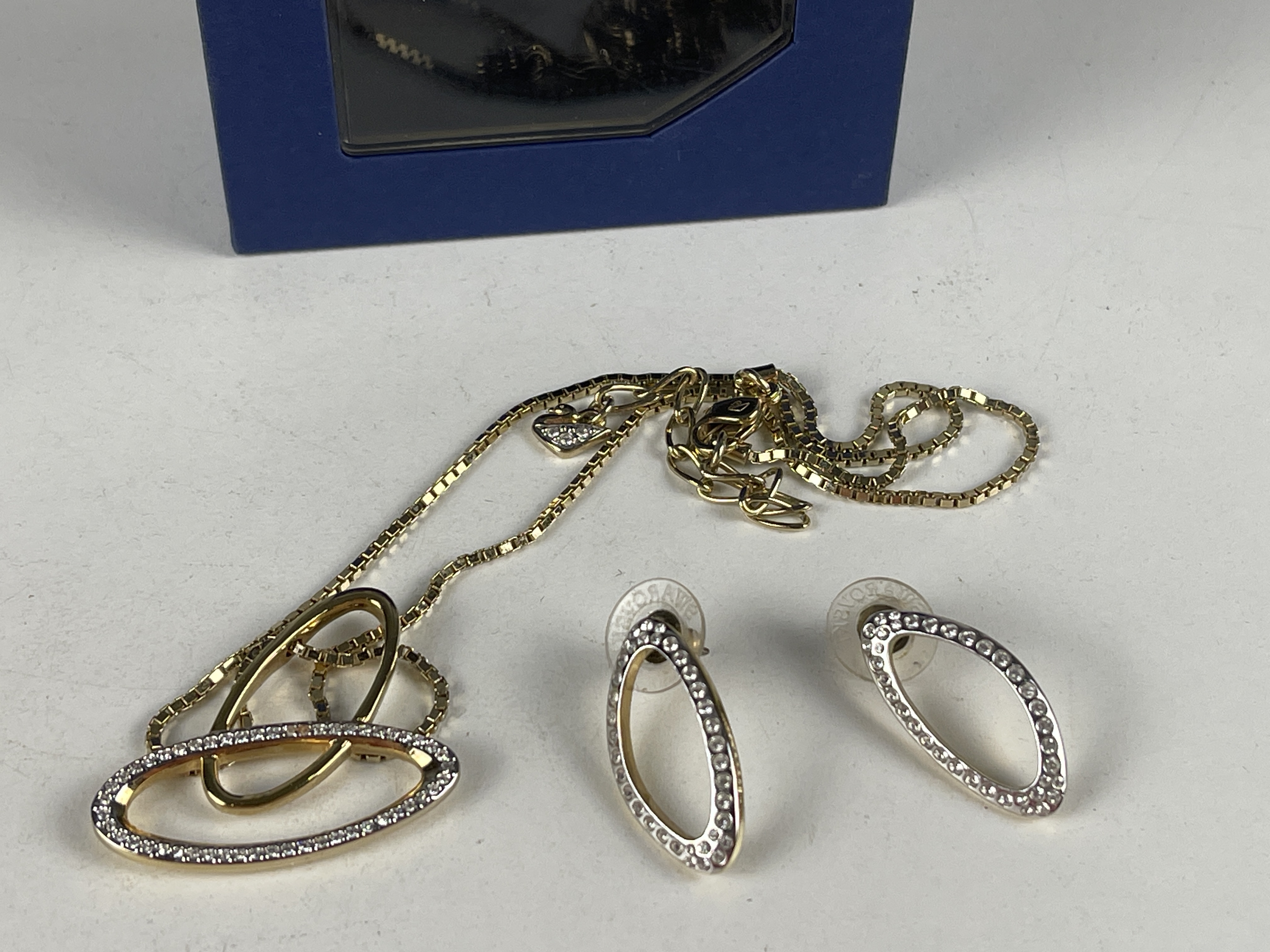 Swarovski Schmuck Kette 48 cm, Ohrringe 2,5 cm Top Zustand  + OVP