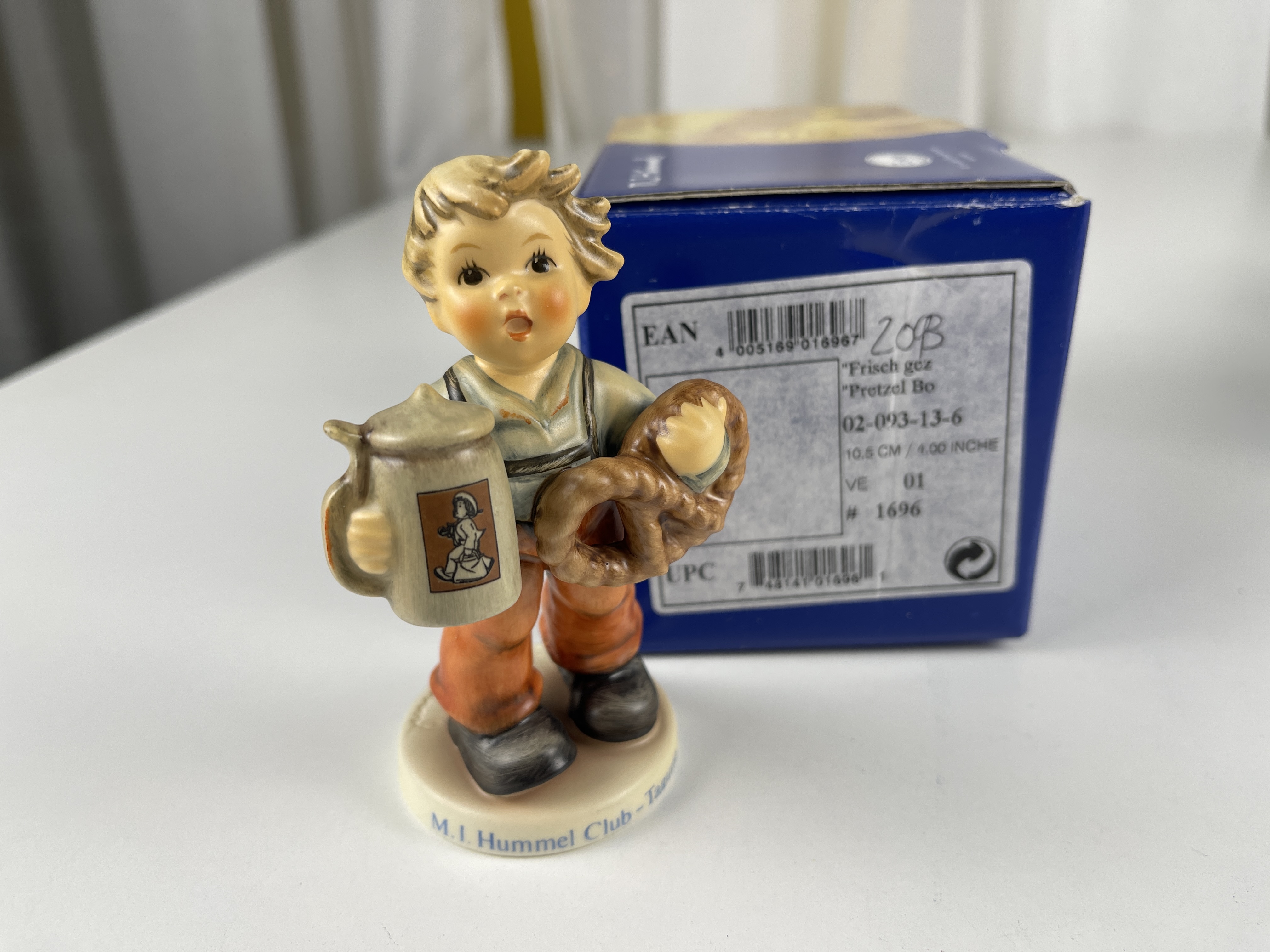 Hummel Figur 2093 Frisch gezapft 10,5 cm. 1 Wahl - Top Zustand  OVP
