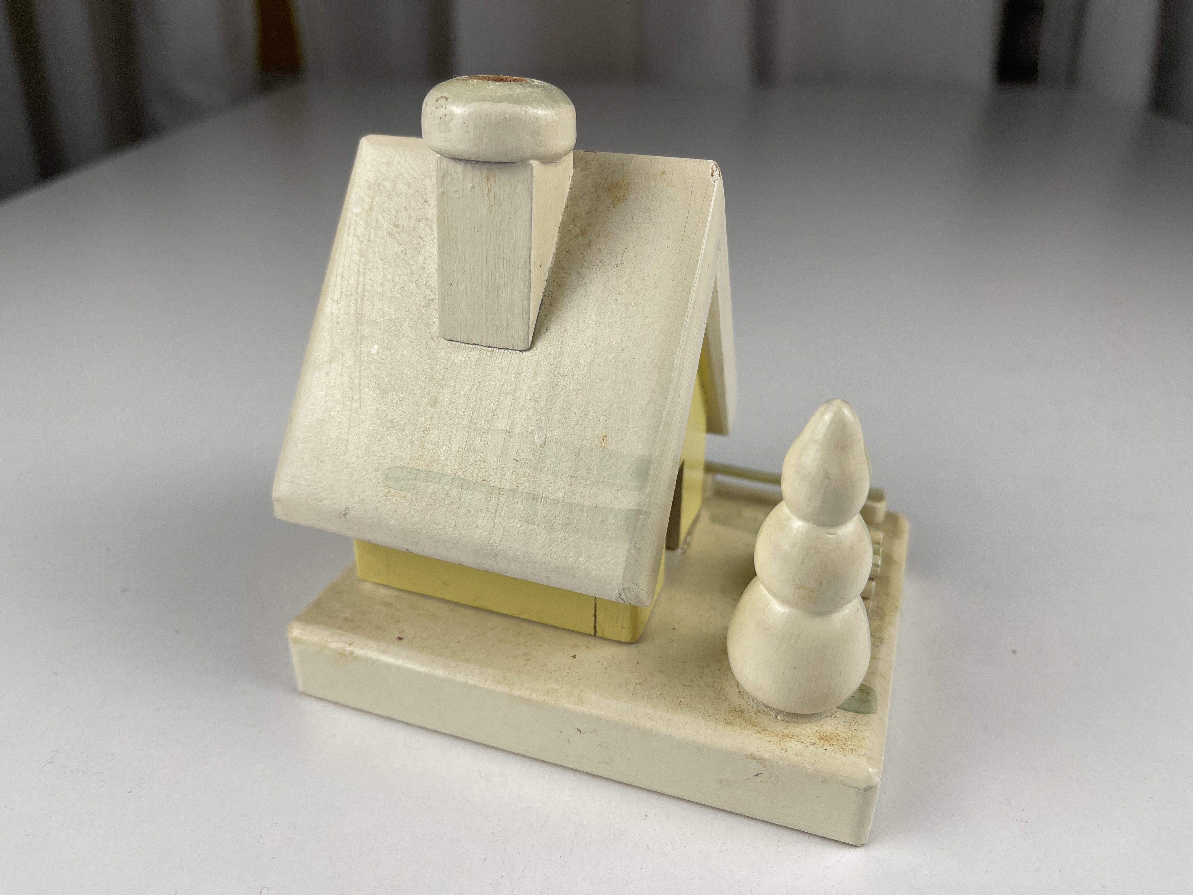 Erzgebirge Figur Räucherhaus 11 x 10 cm. Zustand siehe Fotos 