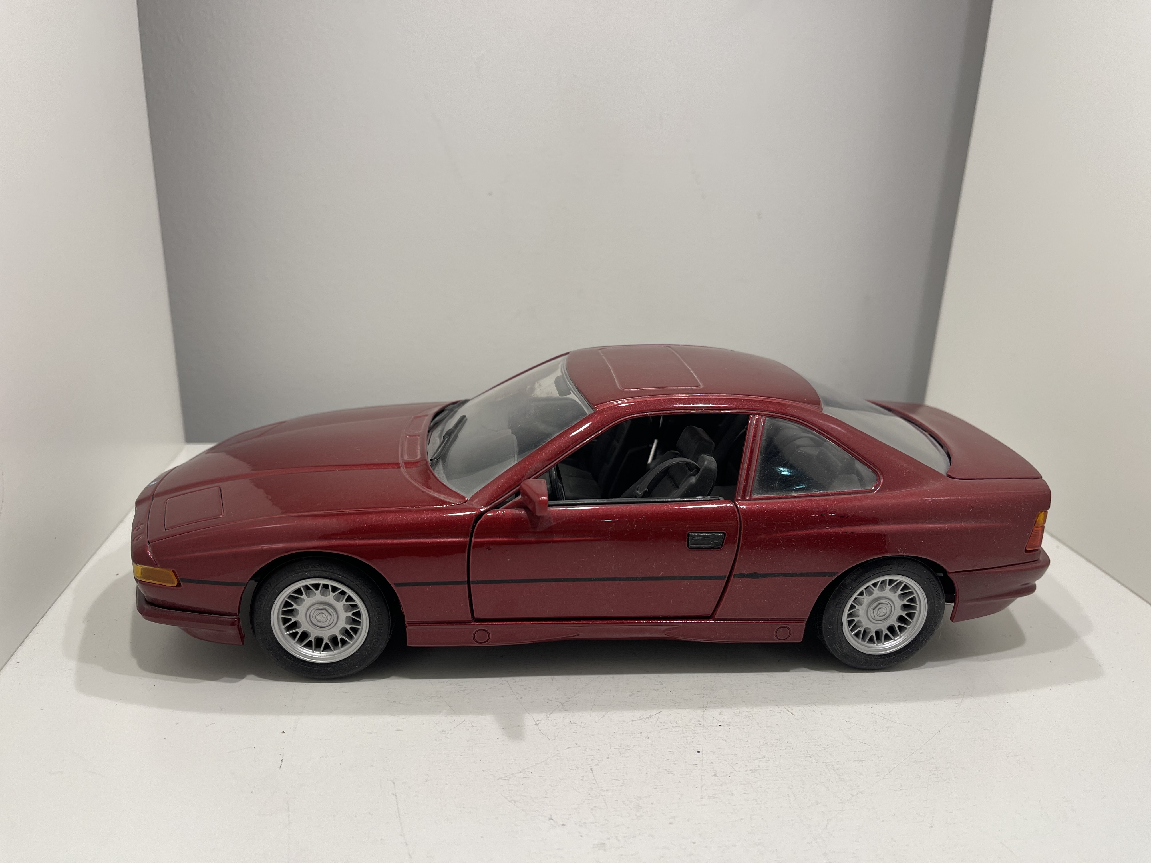 Sammler Modellauto  BMW 850 i 1:18 Zustand siehe Fotos    