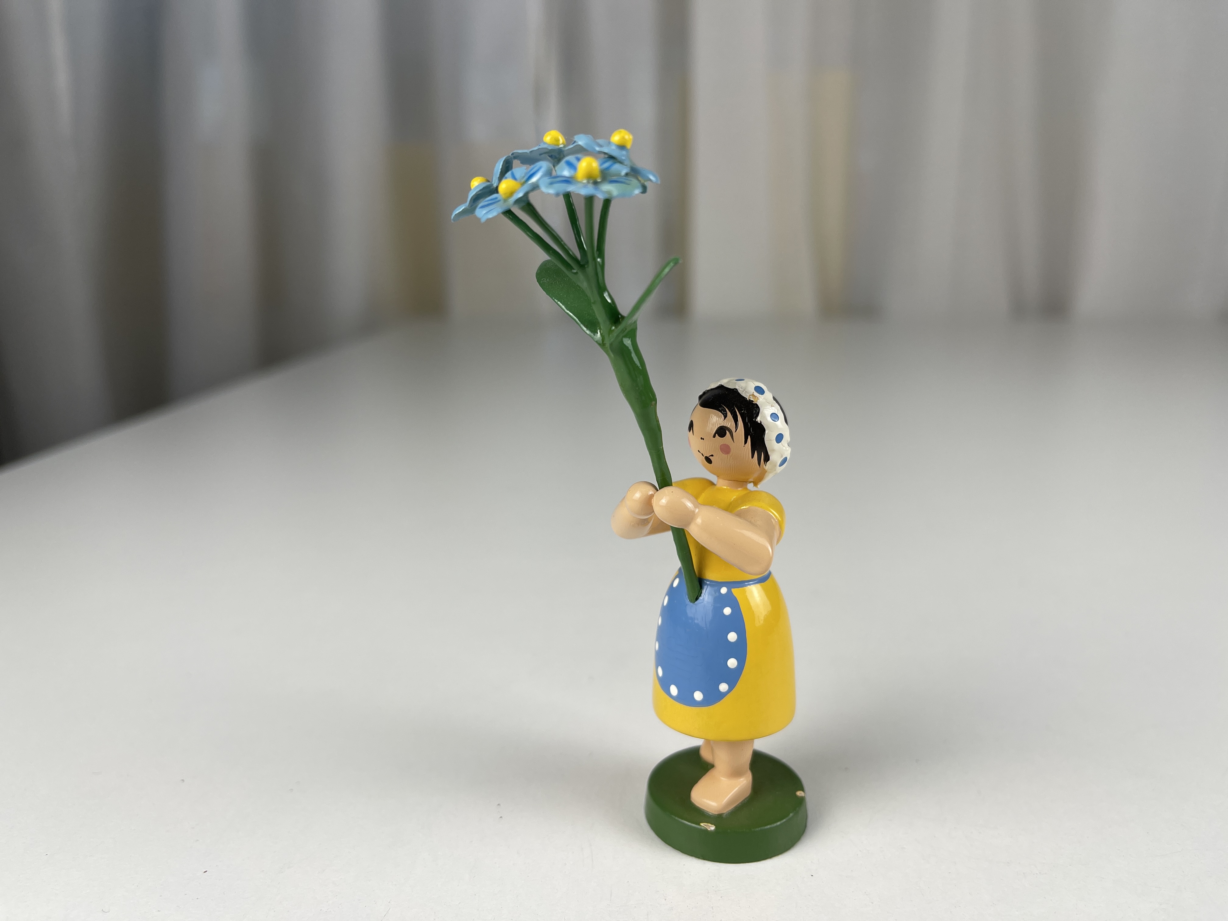 Erzgebirge Figur Sammler Holz Figur Blumenkind 11 cm. Zustand siehe Fotos  