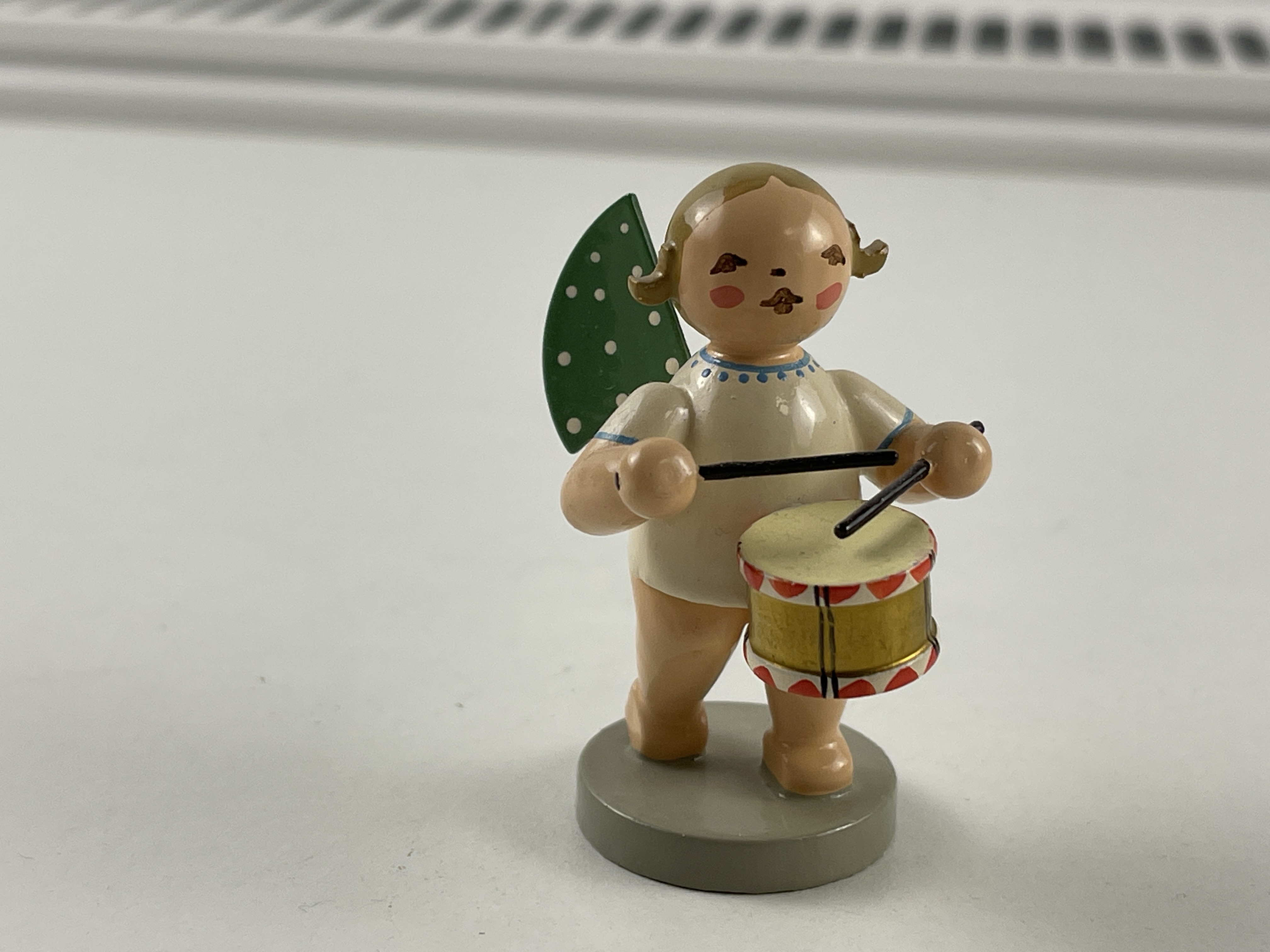 Erzgebirge Wendt und Kühn Figur Engel 6 cm. Zustand siehe Fotos  