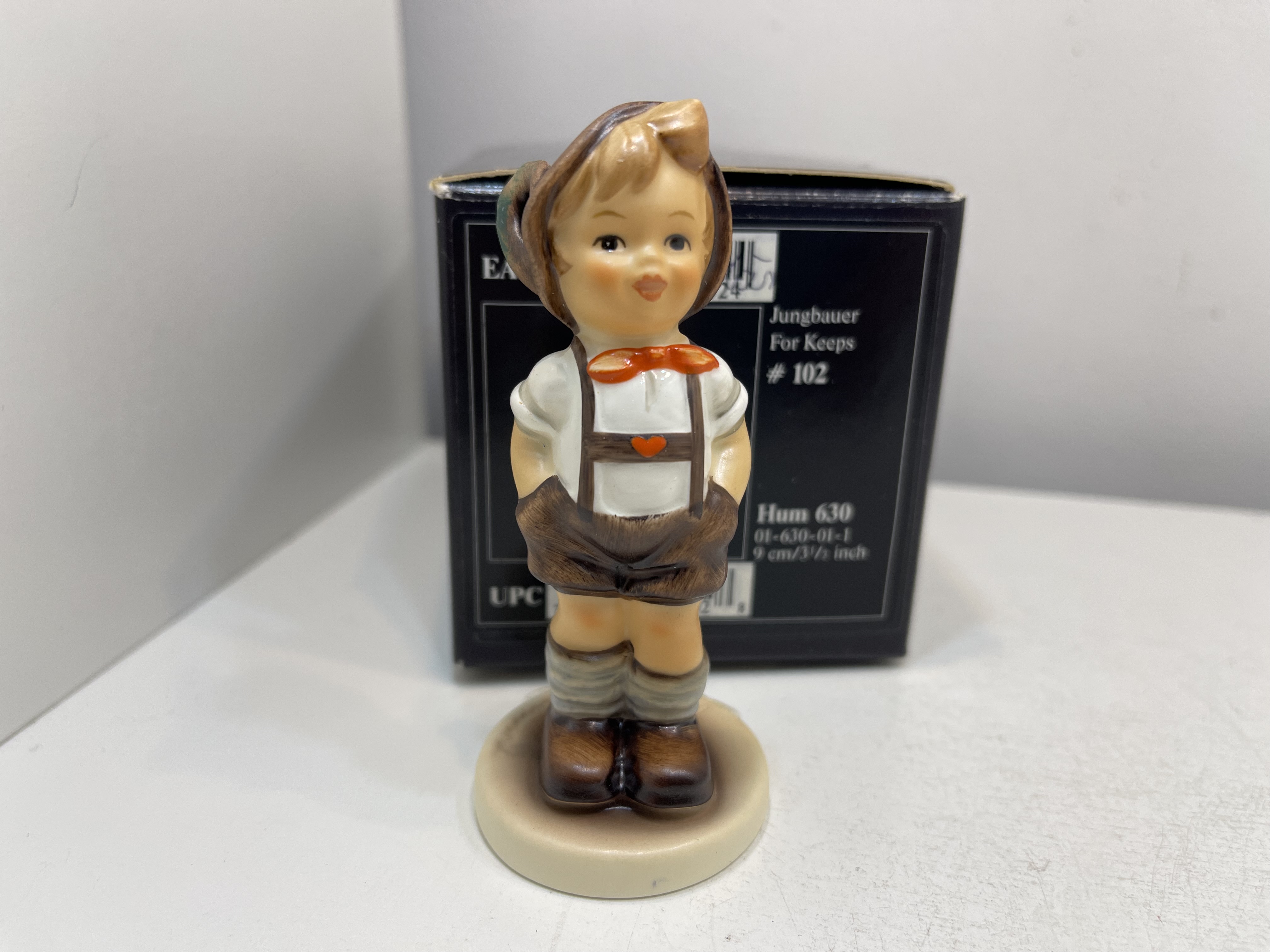M.I. Hummel Figur 630 Jungbauer 9,5 cm. 1 Wahl + Ovp + Top Zustand  M.I. Hummel Figur 630 Jungbauer 9,5 cm. 1 Wahl + Ovp + Top Zustand