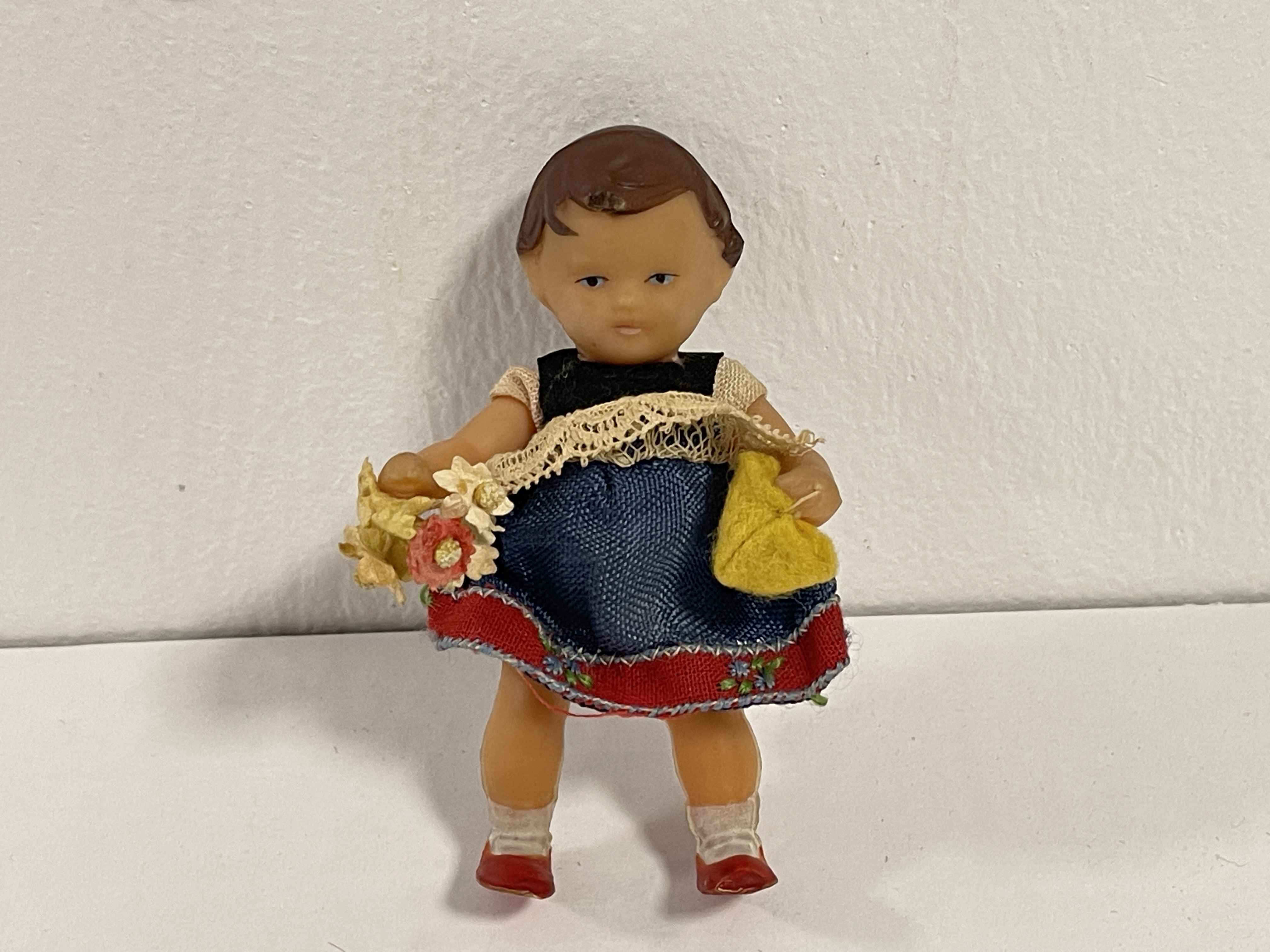 Sammler Vinyl Puppe 9,5 cm. Zustand siehe Fotos    