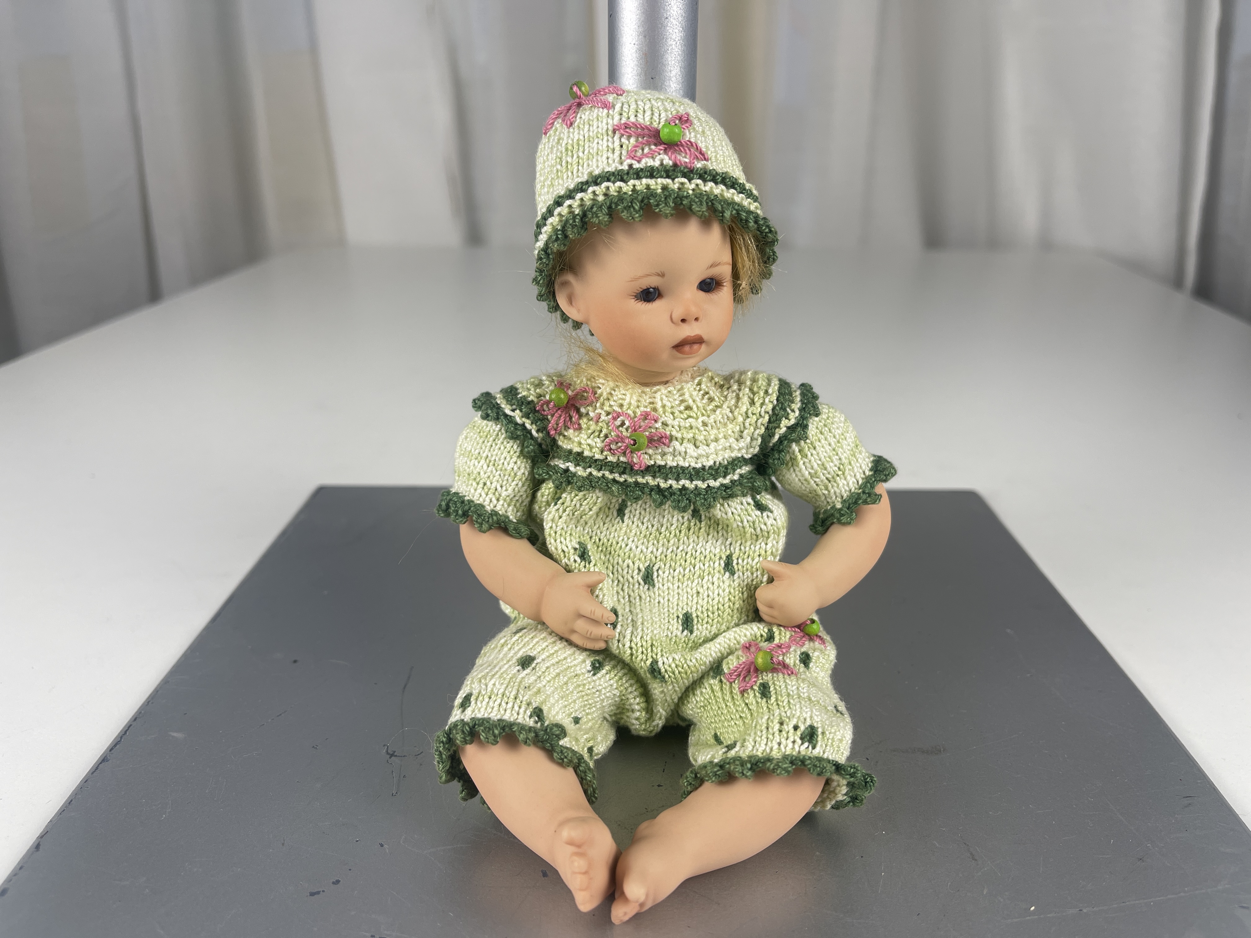 Künstlerpuppe Helga Majteka Porzellan Puppe 20 cm. Top Zustand 