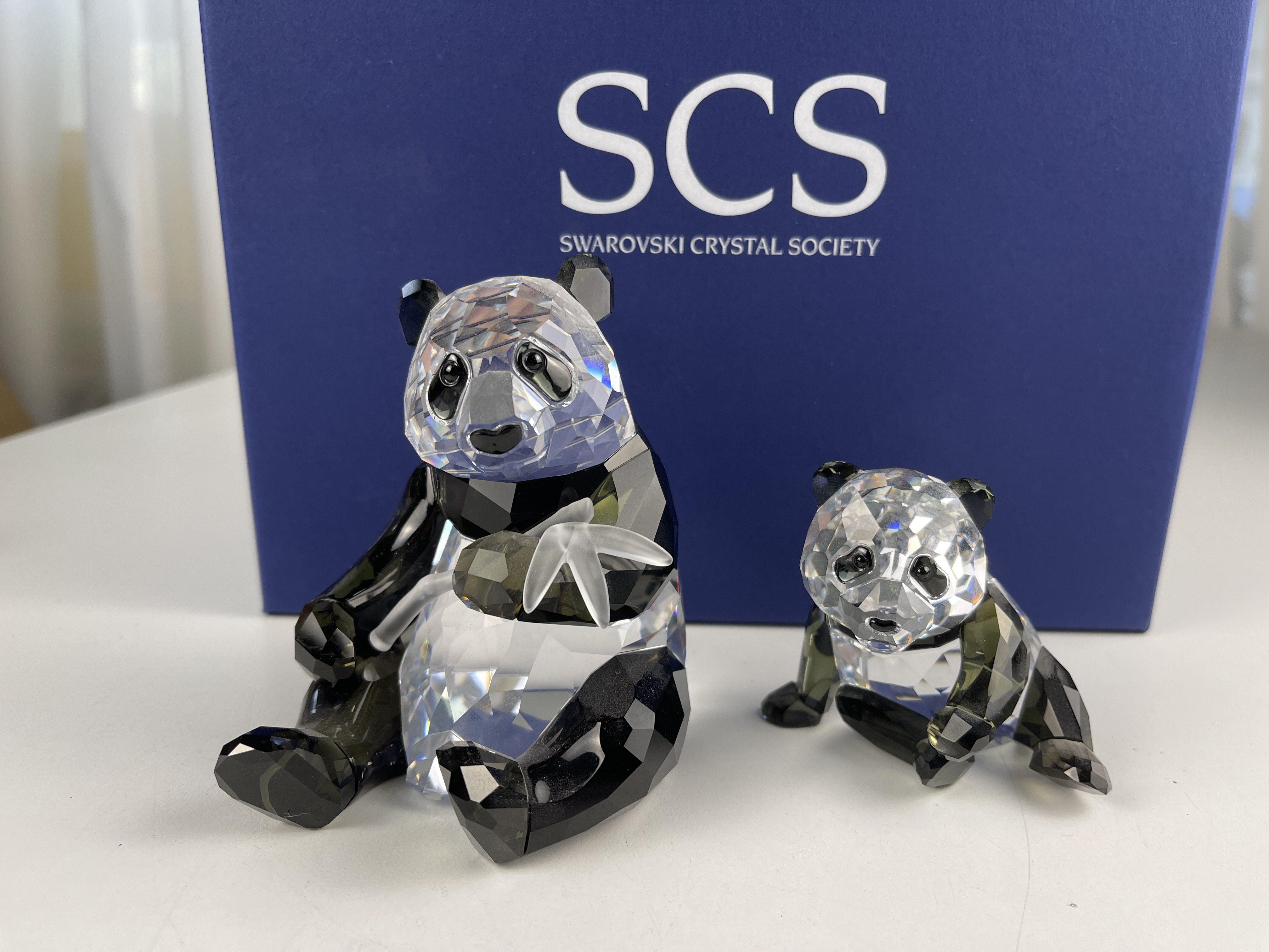  Swarovski Figur 900918 Jahresfigur Panda 2008. 9,5 + 6 cm. Kiste & Zertifikat. 