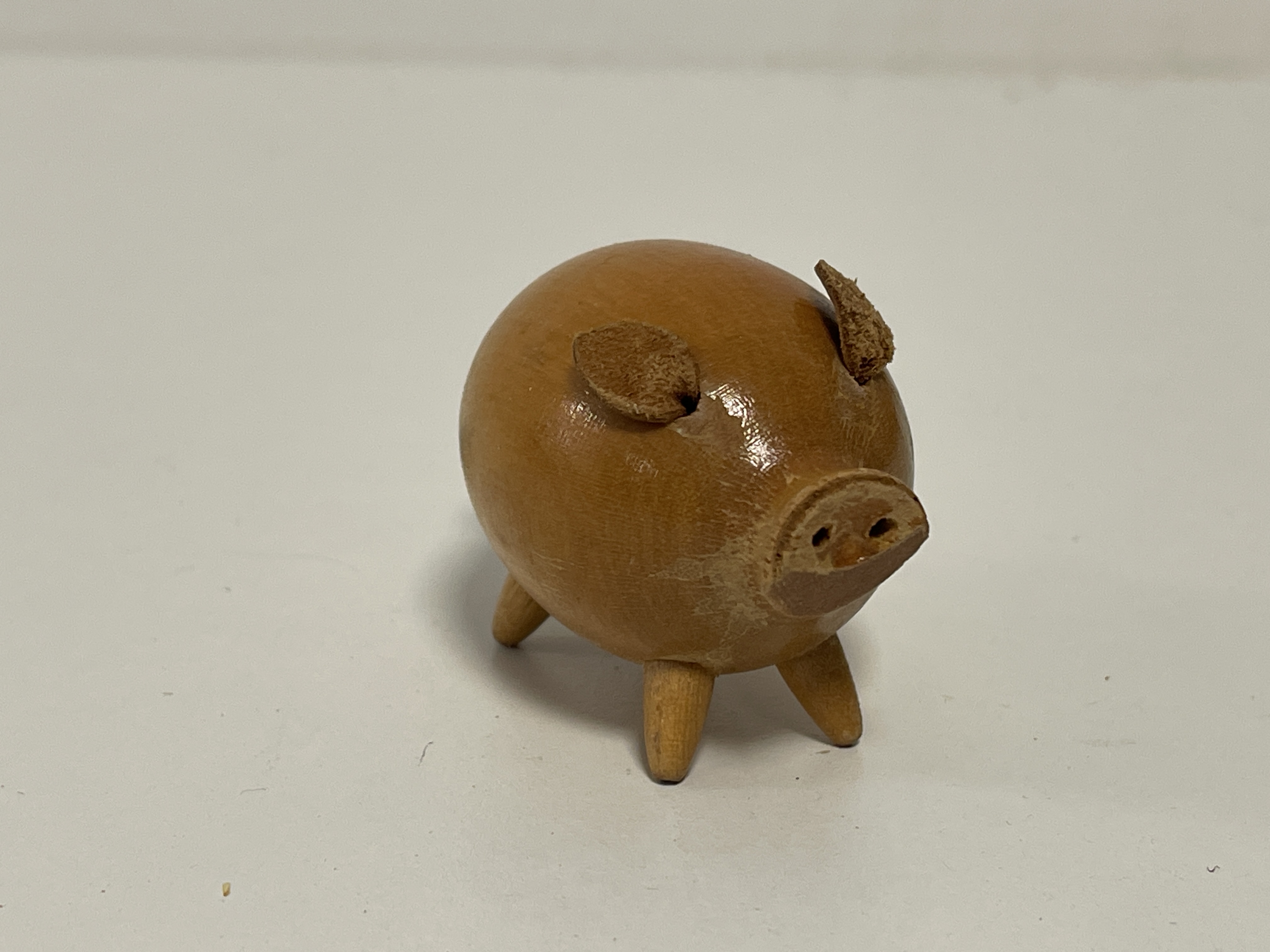 Erzgebirge Figur Salz / Pfeffer Streuer Schwein 6 x 3,5 cm. Zustand siehe Fotos  