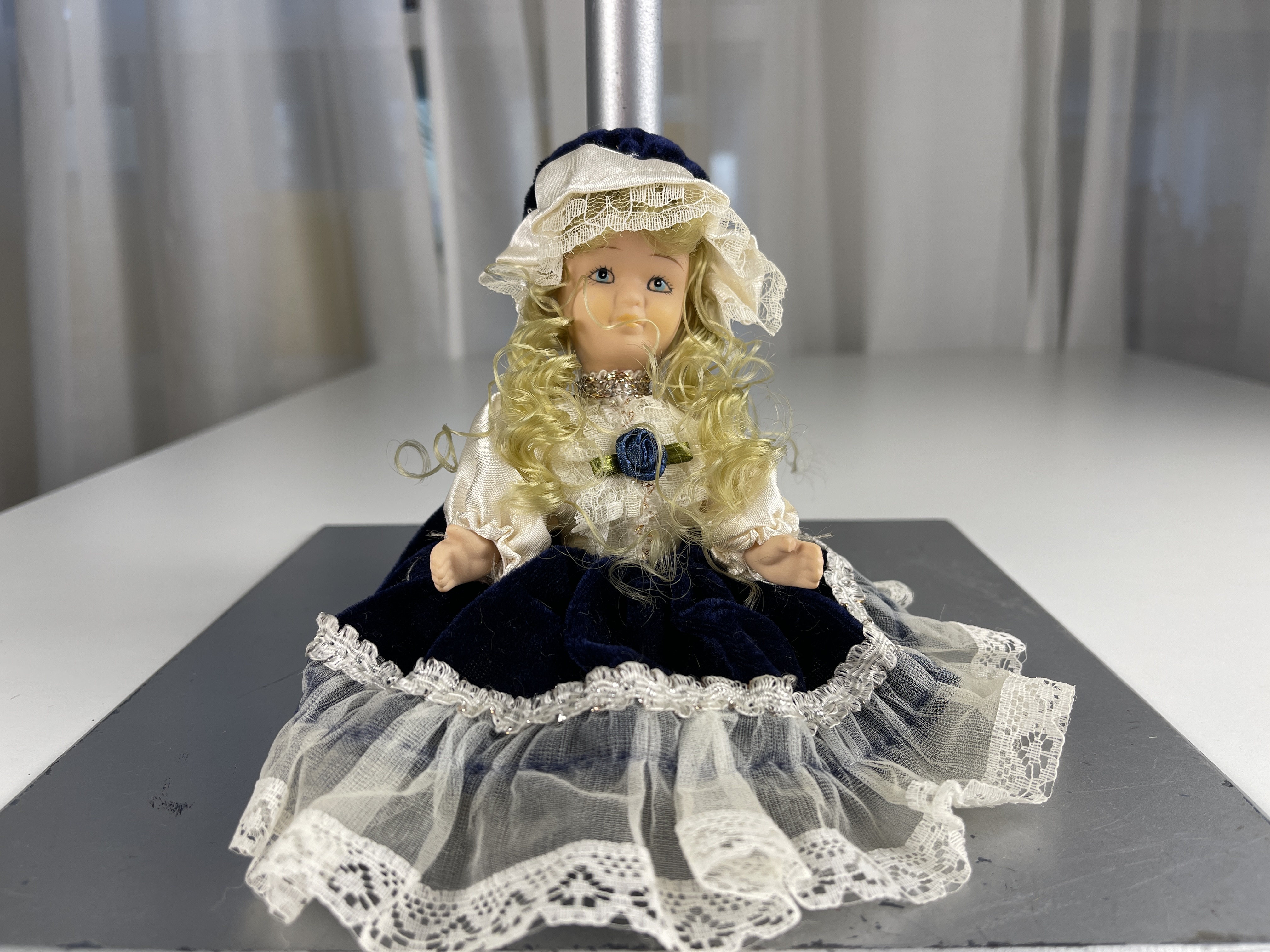 Sammler Puppe Porzellan Puppe 19 cm. Top Zustand 