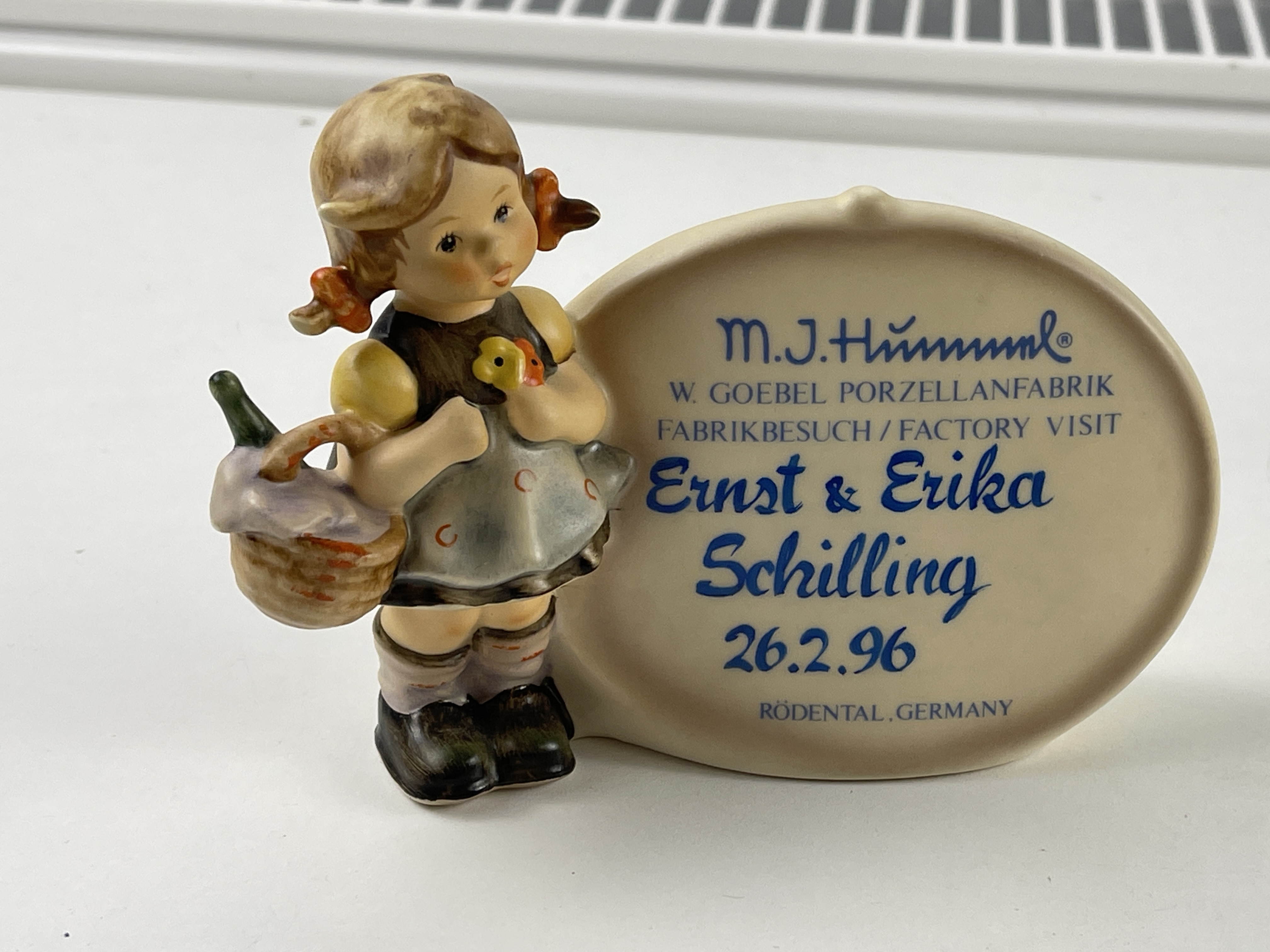  Hummel Figur 722 Händlerschild / Aufsteller 13,5 cm. 1 Wahl Top Zustand 