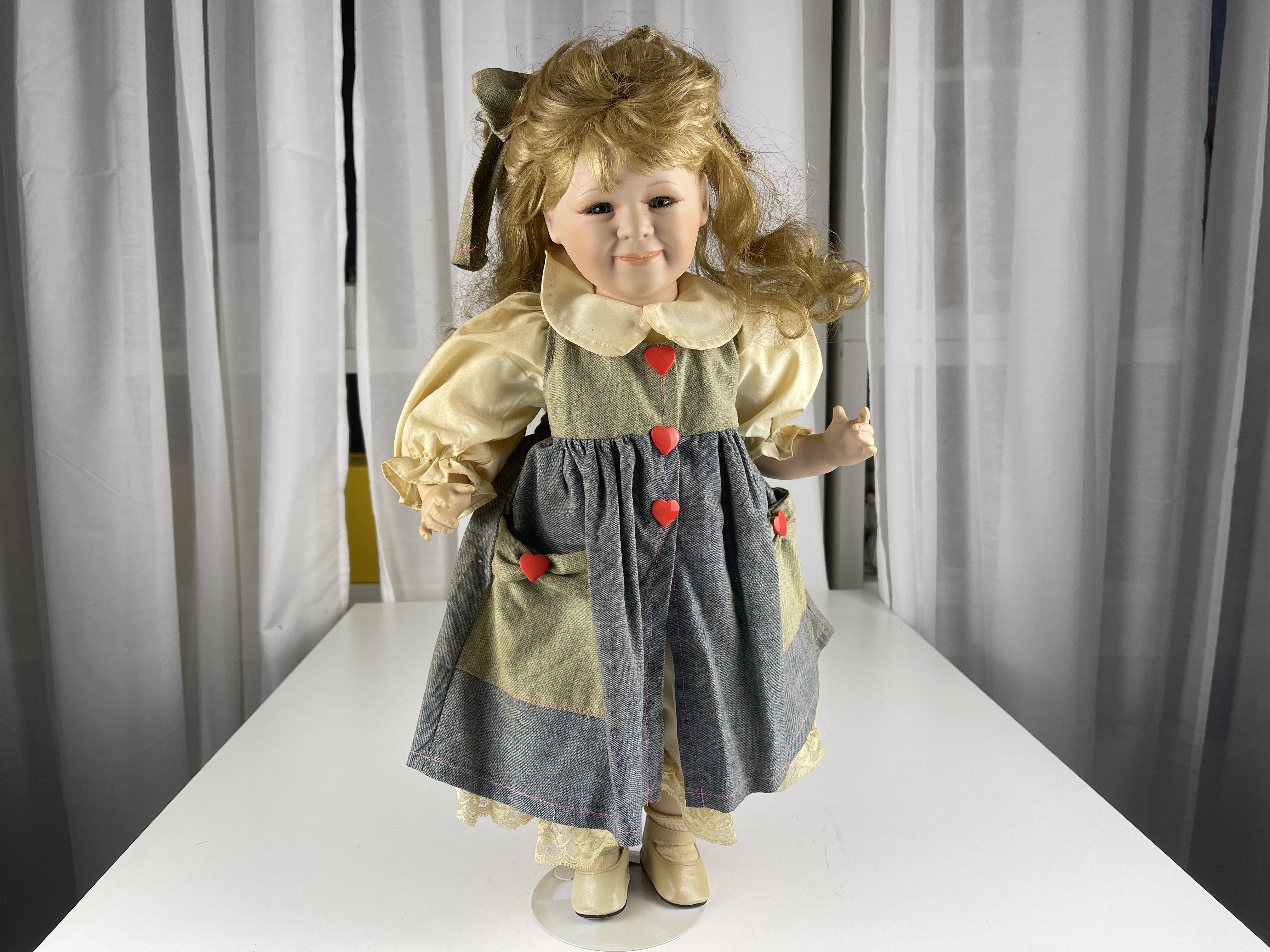 Porzellan Sammler Puppe 54 cm. Zustand siehe Fotos Raucherhaushalt  