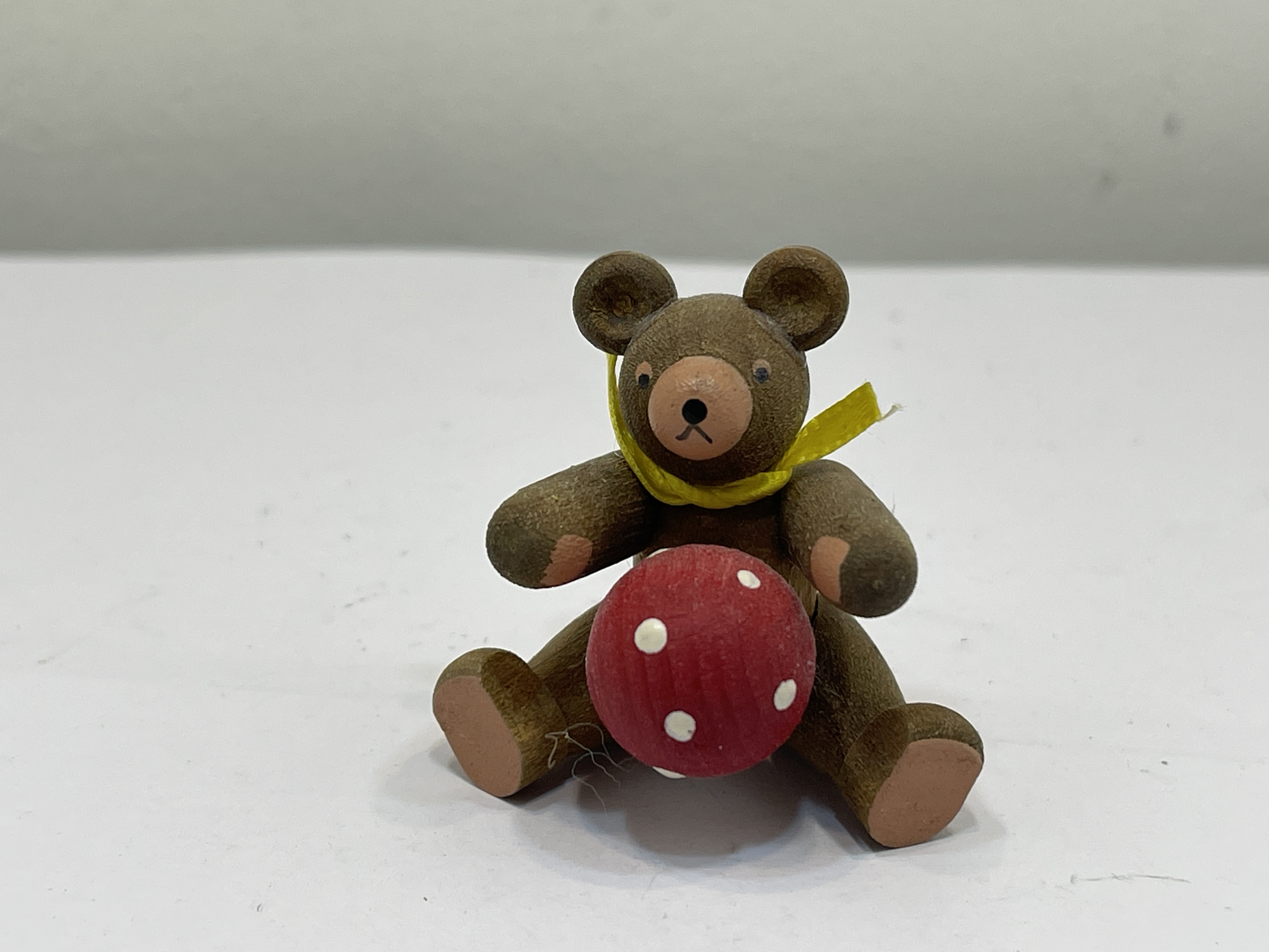 Erzgebirge Seiffener Figur Teddybär 4 cm. Top Zustand