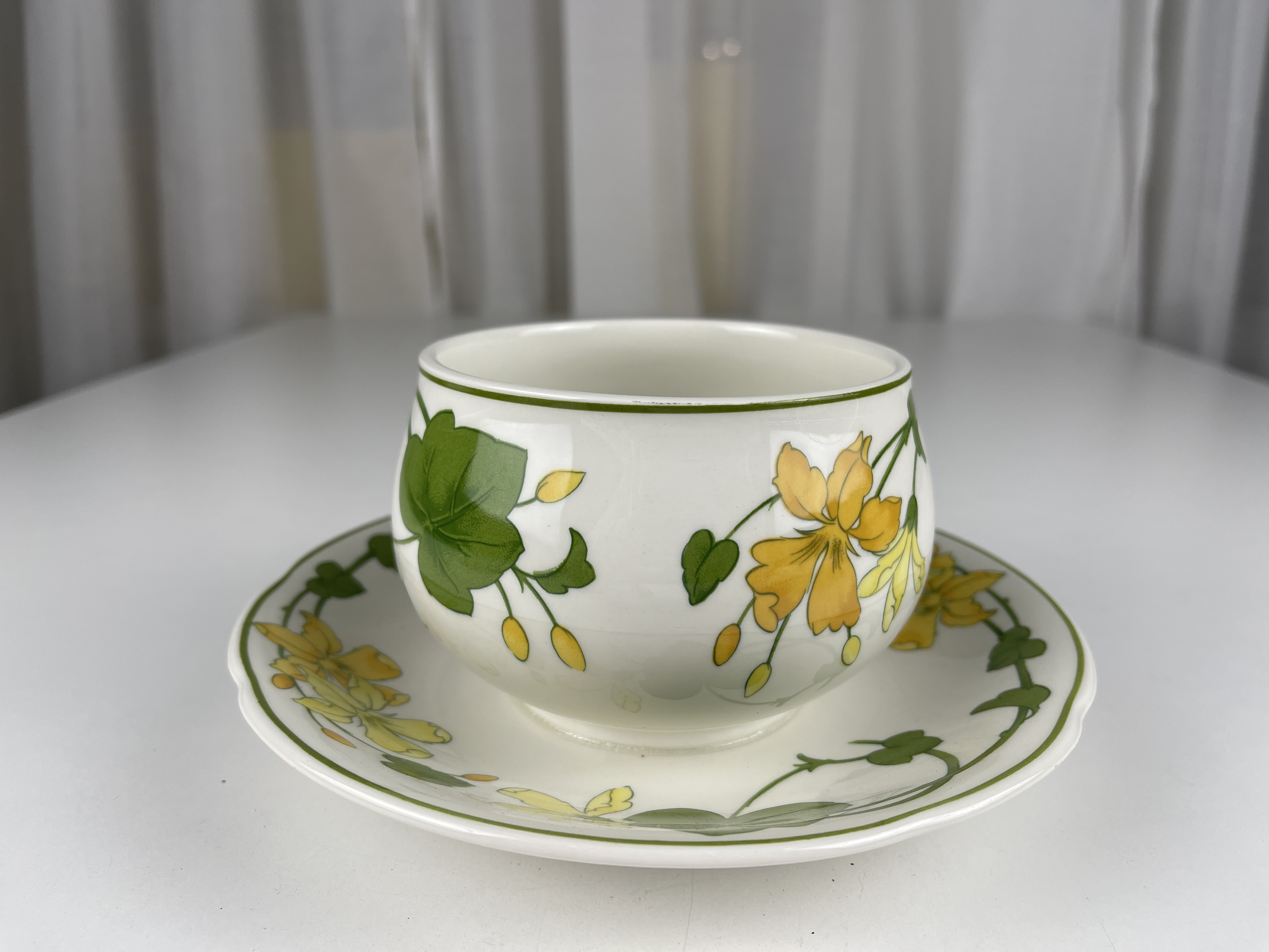 Villeroy & Boch Porzellan Geranium Sauciere 10 x 18 cm - Zustand siehe Fotos  