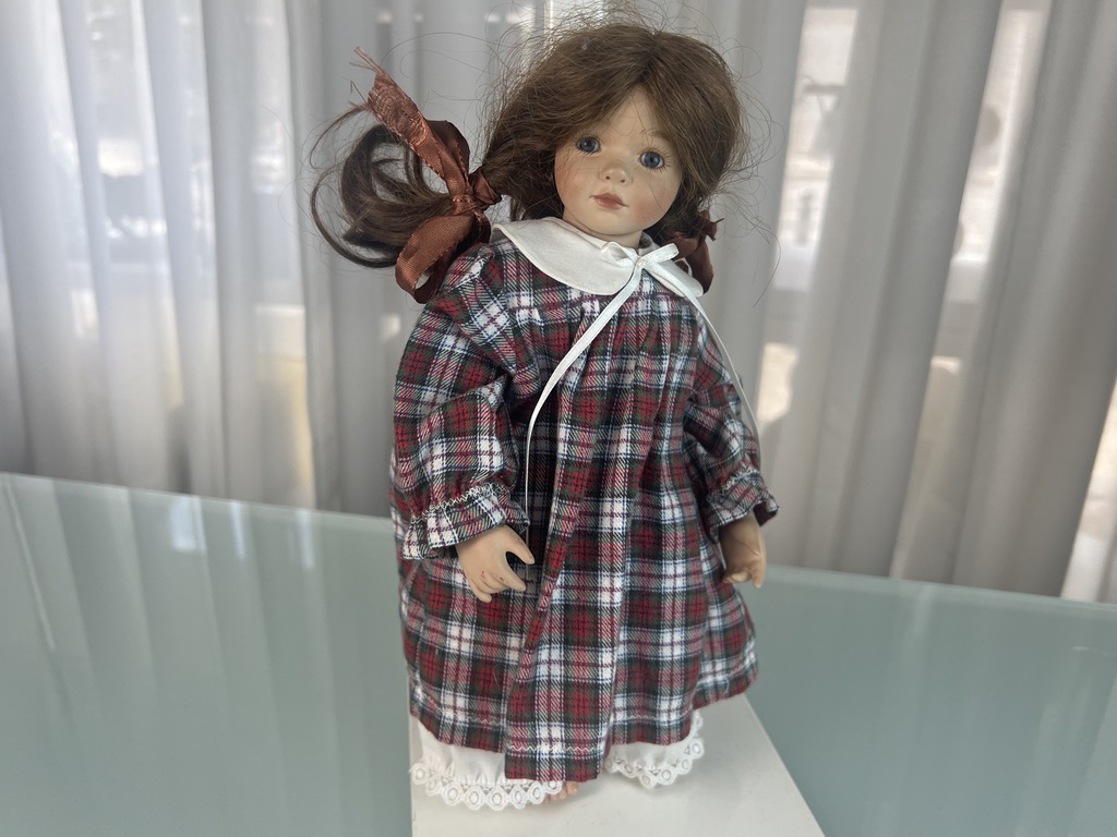 Künstlerpuppe Sammler Puppe Vera Scholz Porzellan Puppe 30 cm. Top Zustand    Künstlerpuppe Sammler Puppe Vera Scholz Porzellan Puppe 30 cm. Top Zustand
