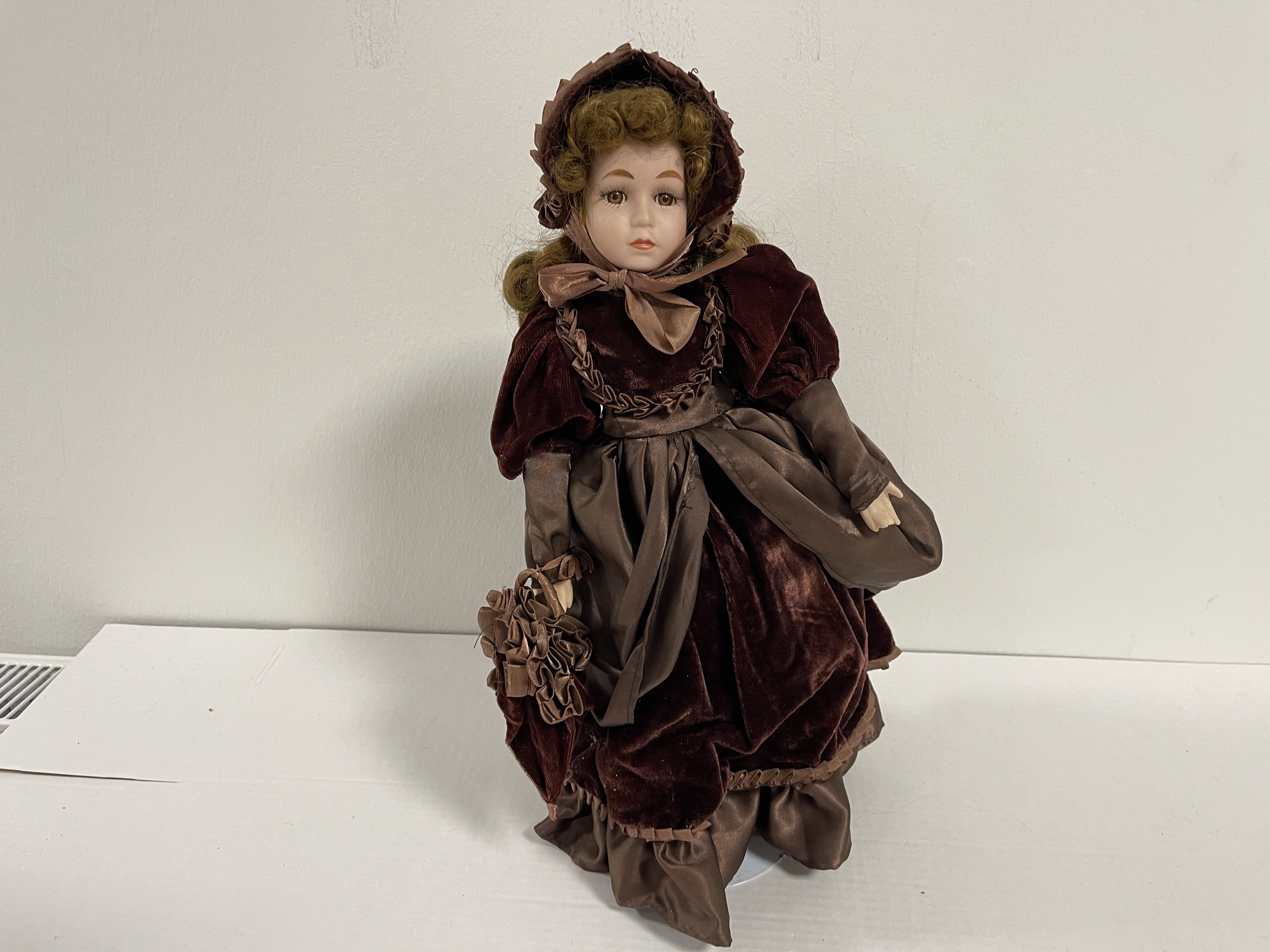  Künstlerpuppe Puppe Porzellan 48 cm. Zustand siehe Fotos  