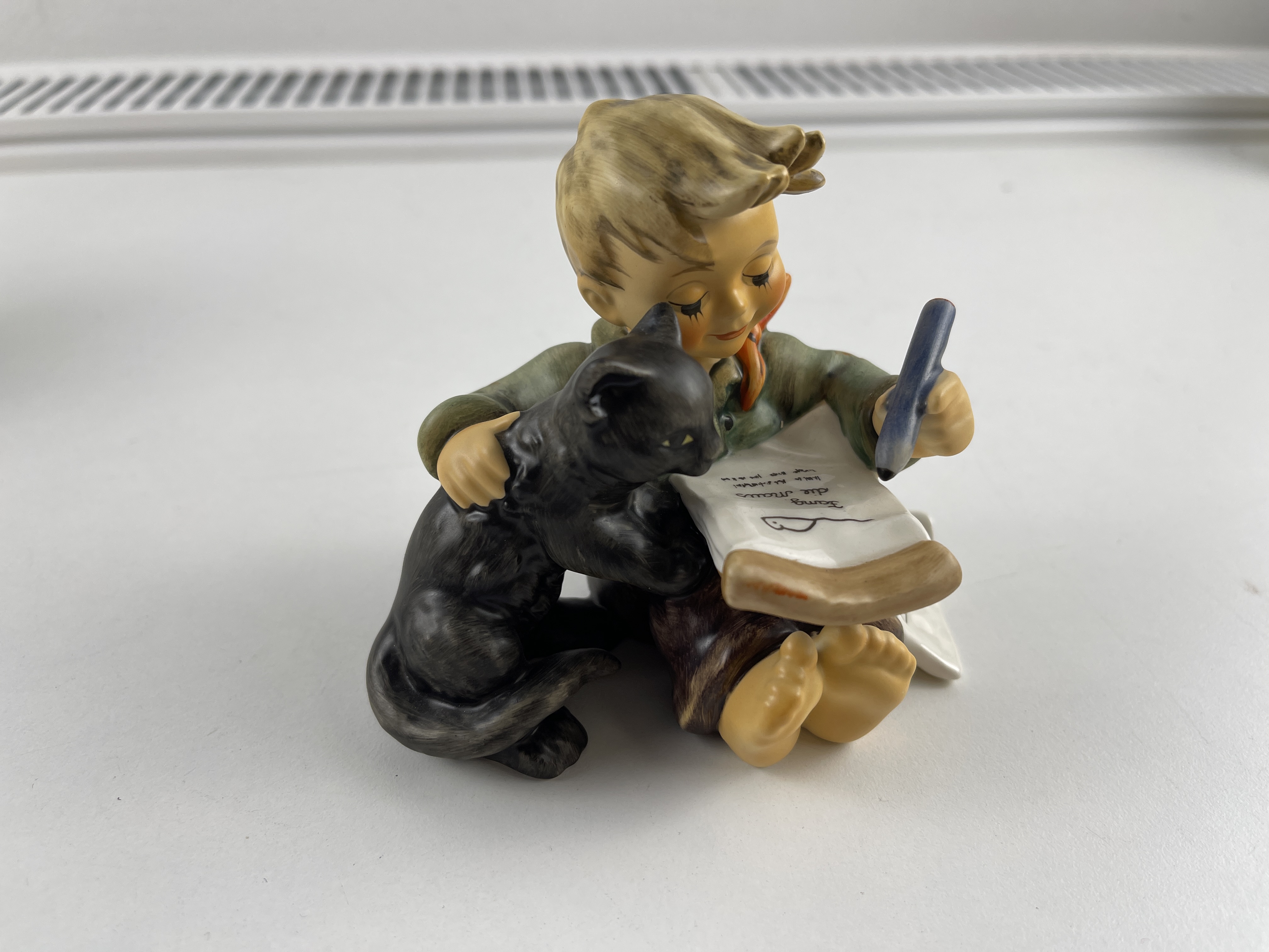 Hummel Figur 2136 Künstlerteam 9 cm. 1 Wahl. - Top Zustand   