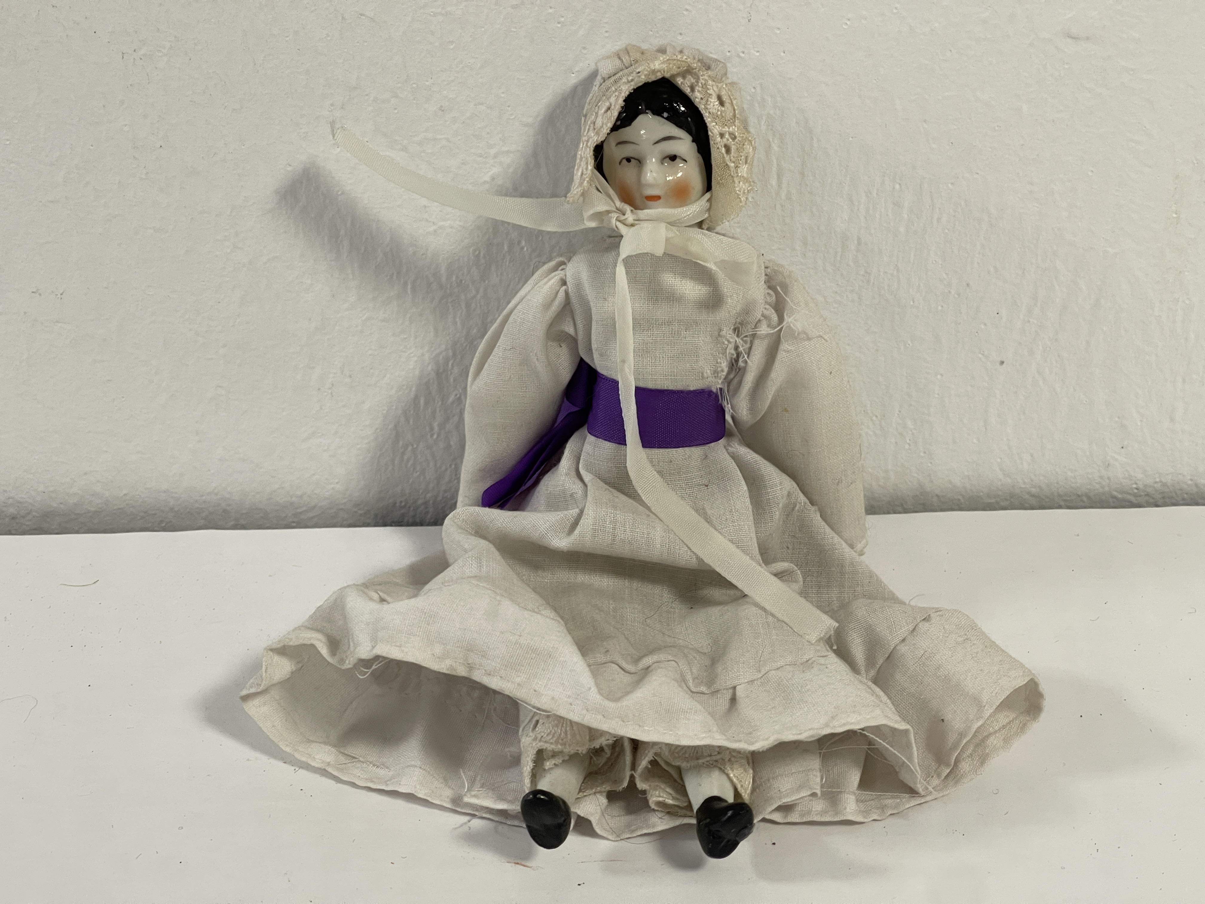 Künstlerpuppe Puppe Porzellan 18,5 cm. Zustand siehe Fotos 