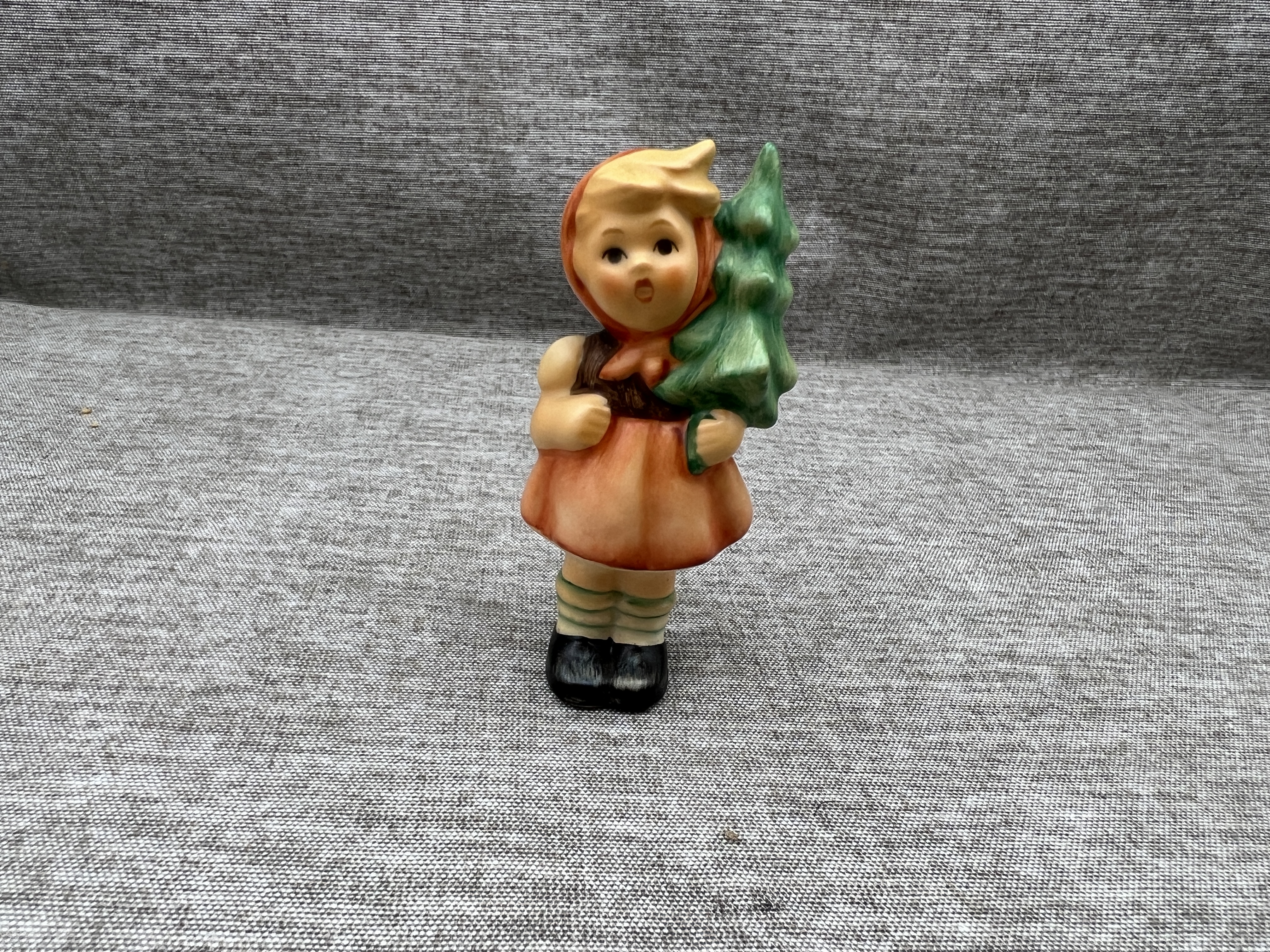 Hummel Figur 239/D/X Mädchen mit Tannenbaum 7 cm. 1 Wahl - Top Zustand  