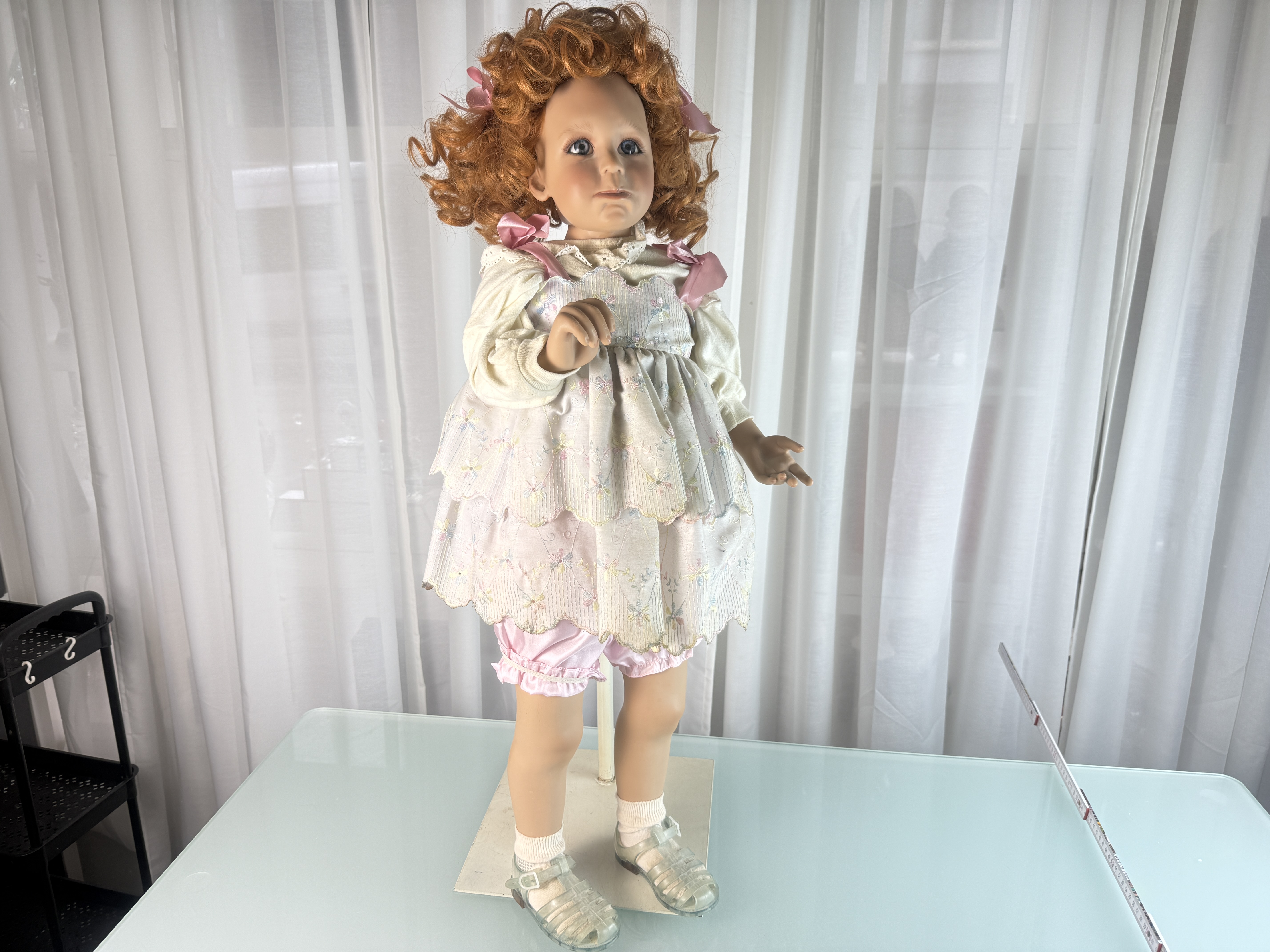 Künstlerpuppe Susan Lippl Vinyl Puppe 78 cm. Guter Zustand siehe Fotos 