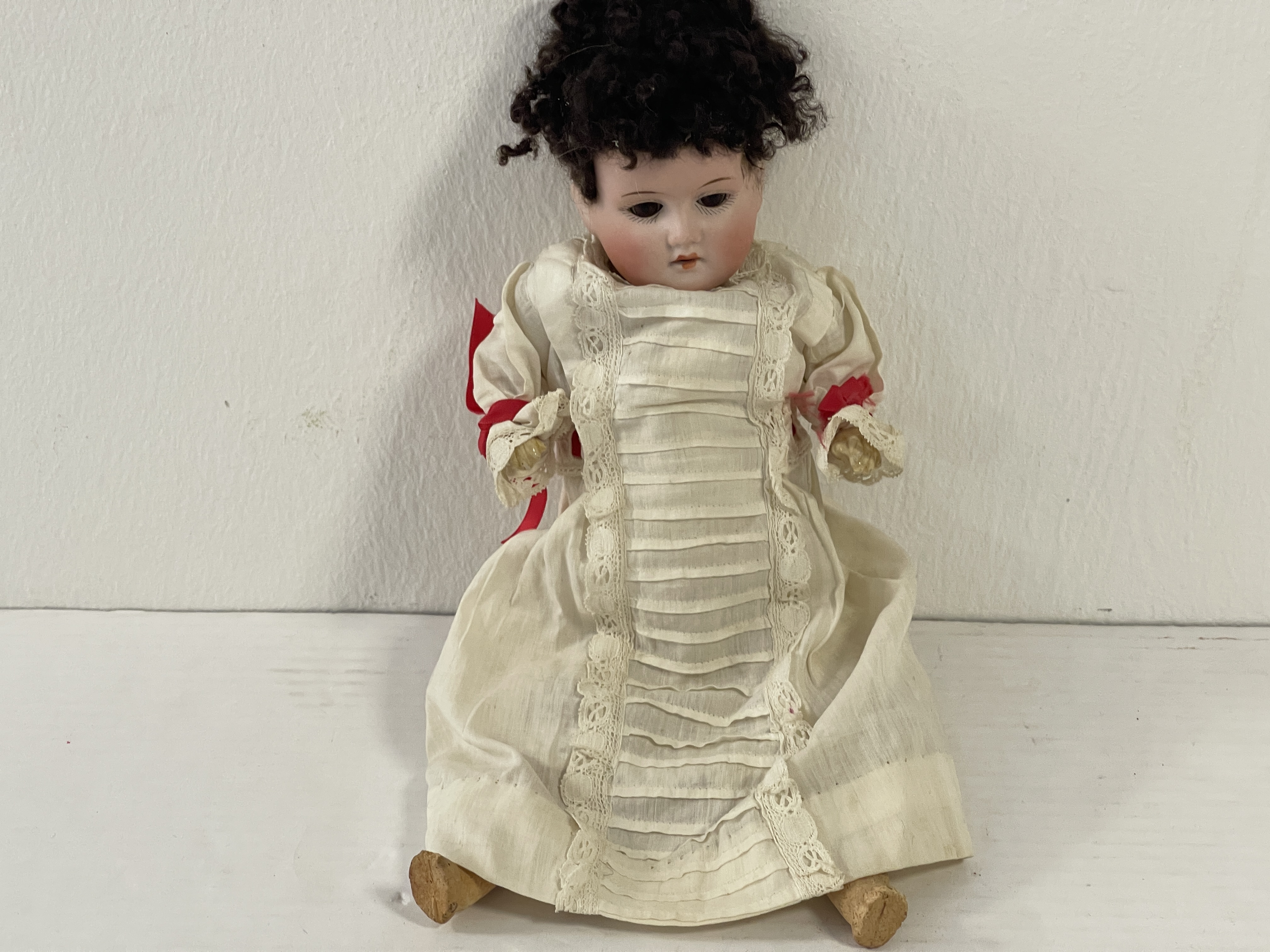 Alte Puppe Porzellankopfpuppe 29 cm. Zustand Siehe Fotos.    