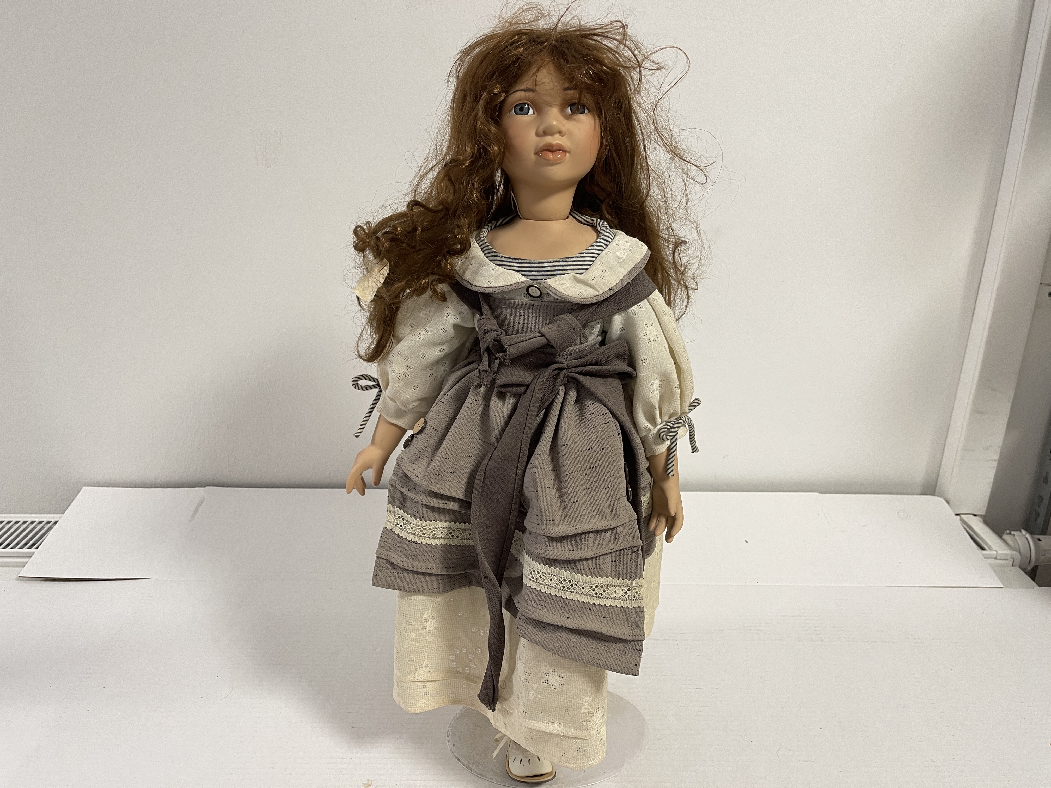 Künstlerpuppe Porzellan Puppe 61 cm Guter Zustand