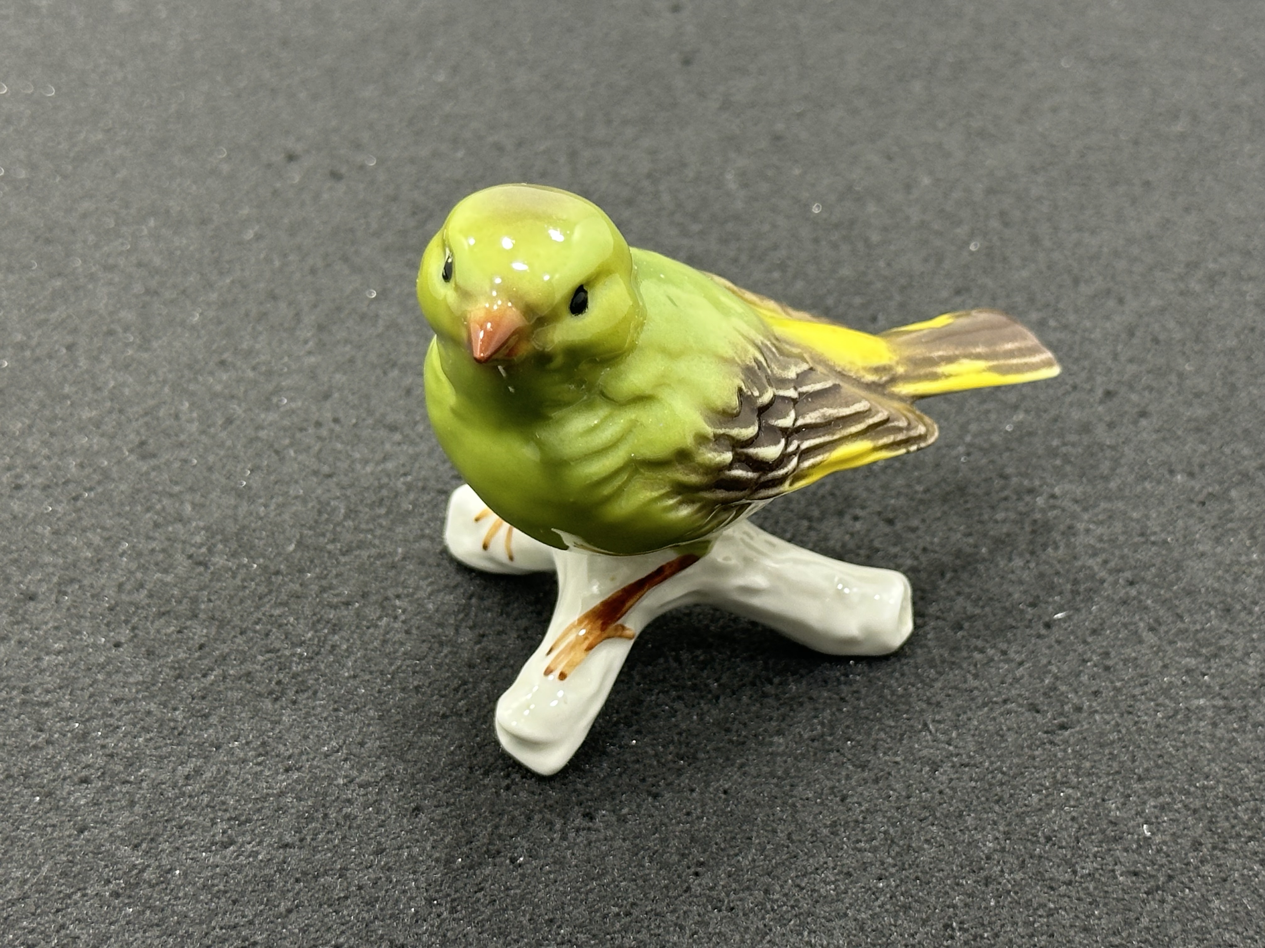Goebel Figur Vogel  38026 Grünfink 7 cm. - 1 Wahl. Top Zustand