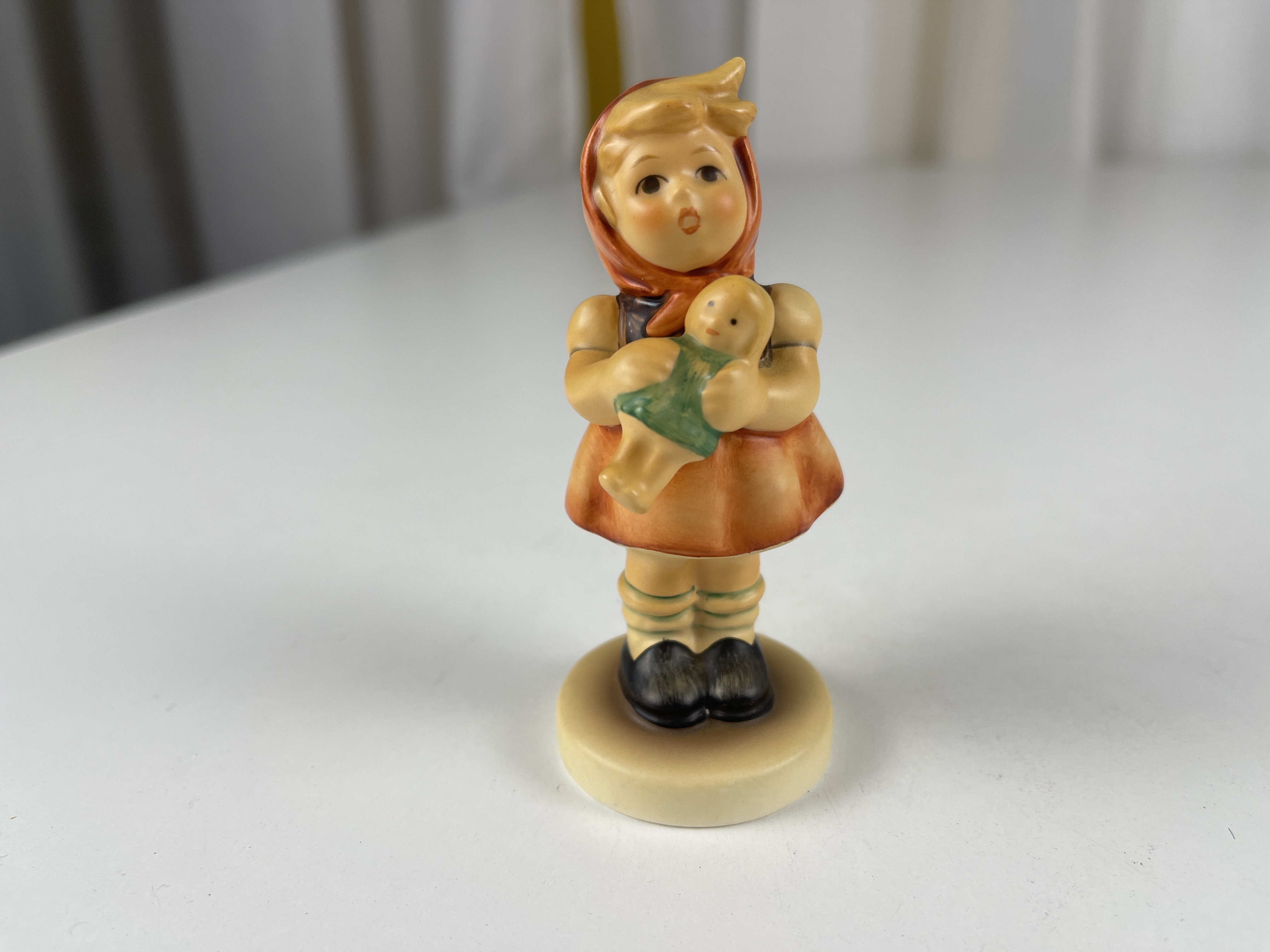  M.I. Hummel Figur 239/B Mädchen mit Puppe 9 cm. 1 Wahl. Top Zustand  