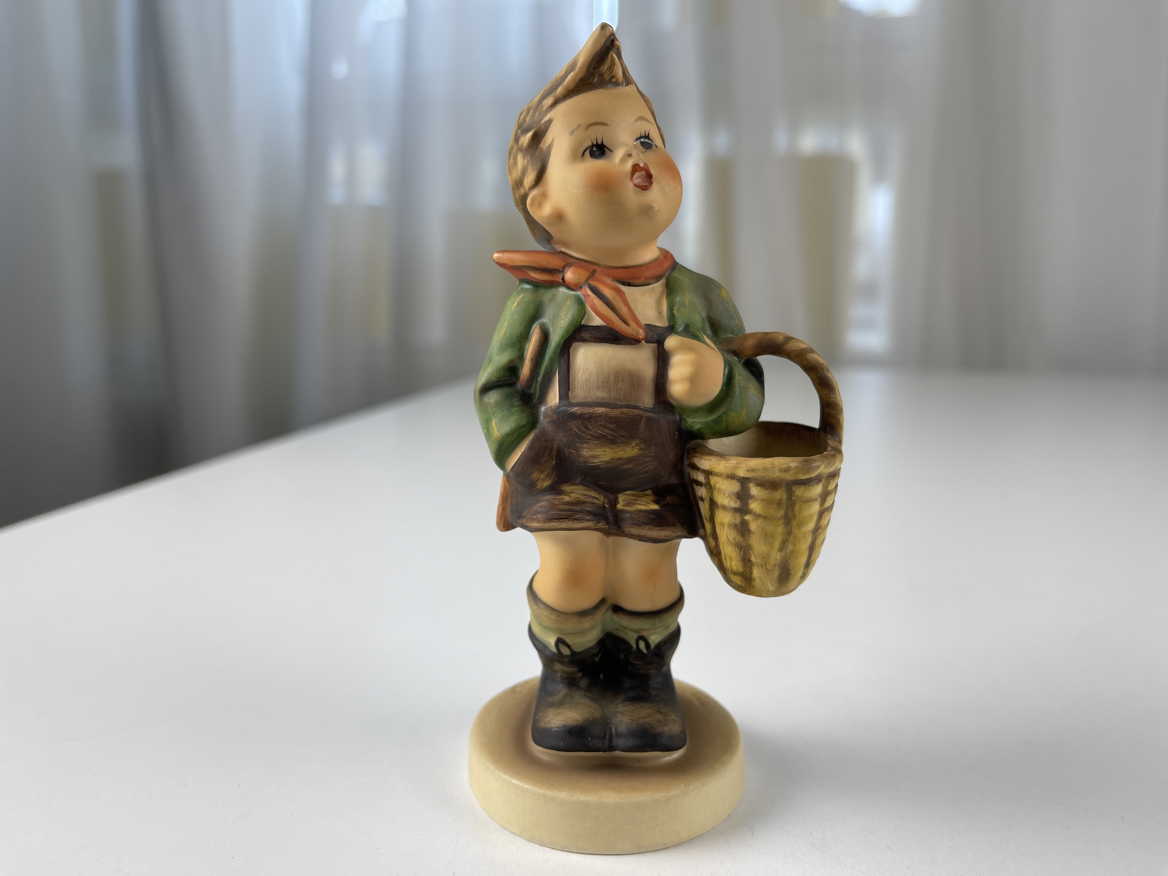 Hummel Figur 51 2/0 Dorfbub 13,5 cm. 1 Wahl. Top Zustand