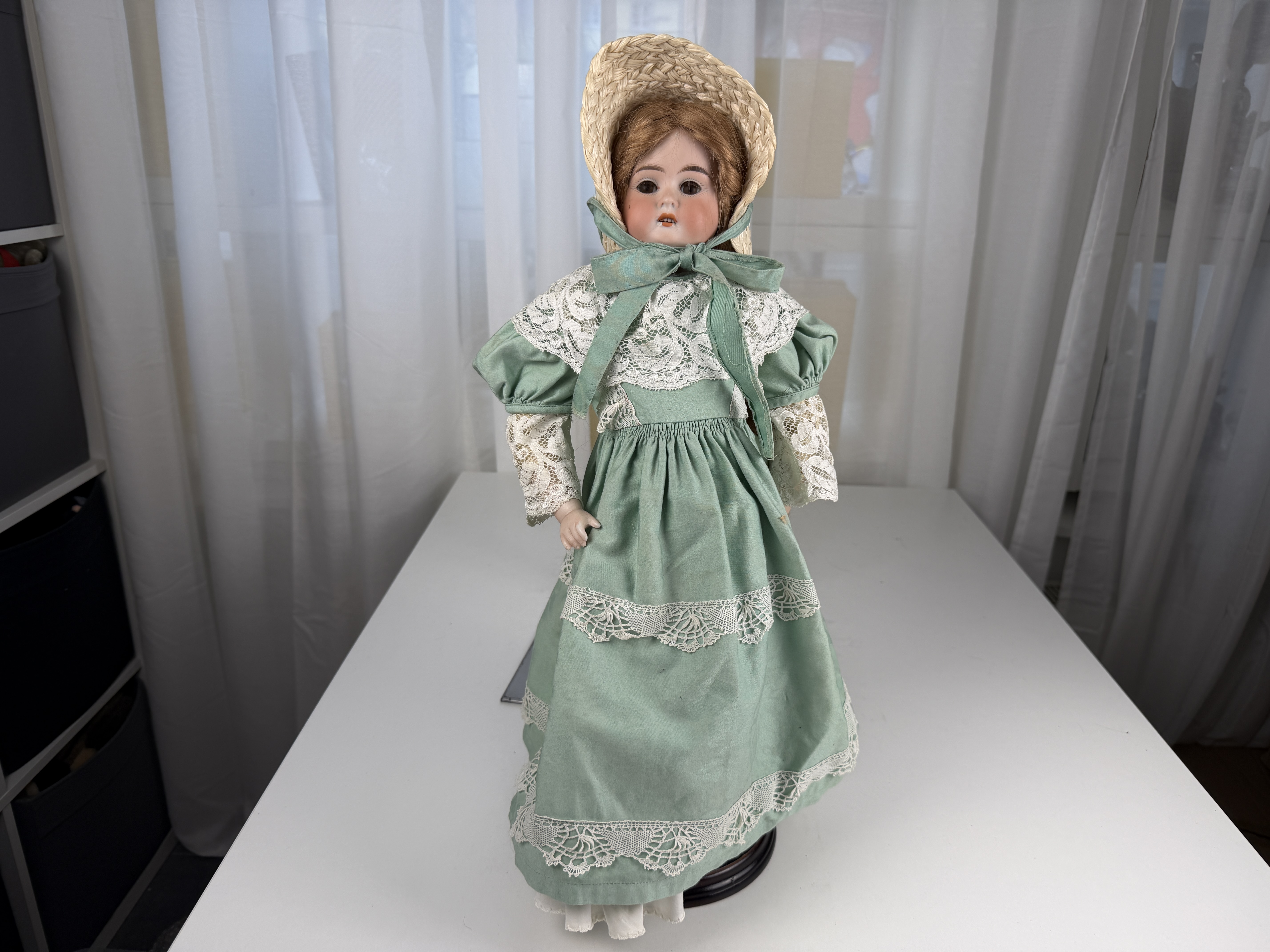 Künstlerpuppe Alte Porzellankopf Puppe 52 cm. Zustand Siehe Foto 