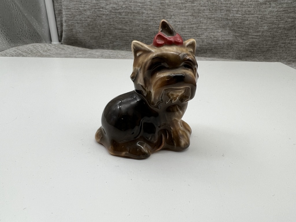 Yorkshire Terrier Figur Aus Kunstharz – Sitzend, Detailgetreu Bemalt – Für Drinnen & Draußen