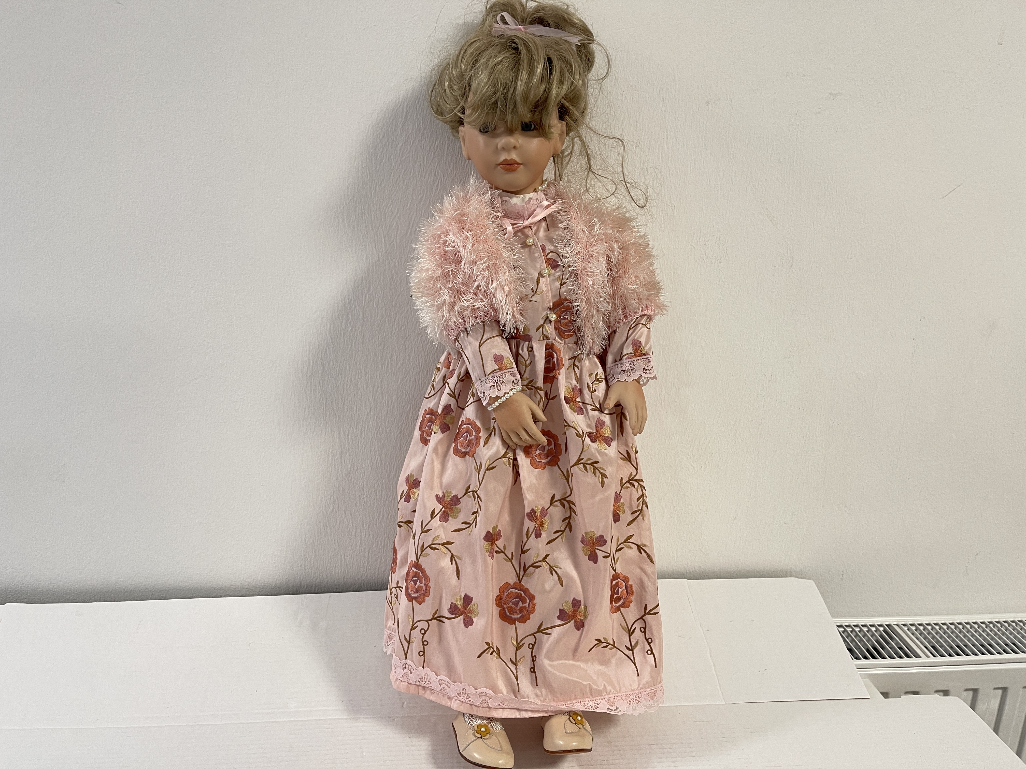 Porzellan Künstlerpuppe Puppe 73 cm. Top Zustand   