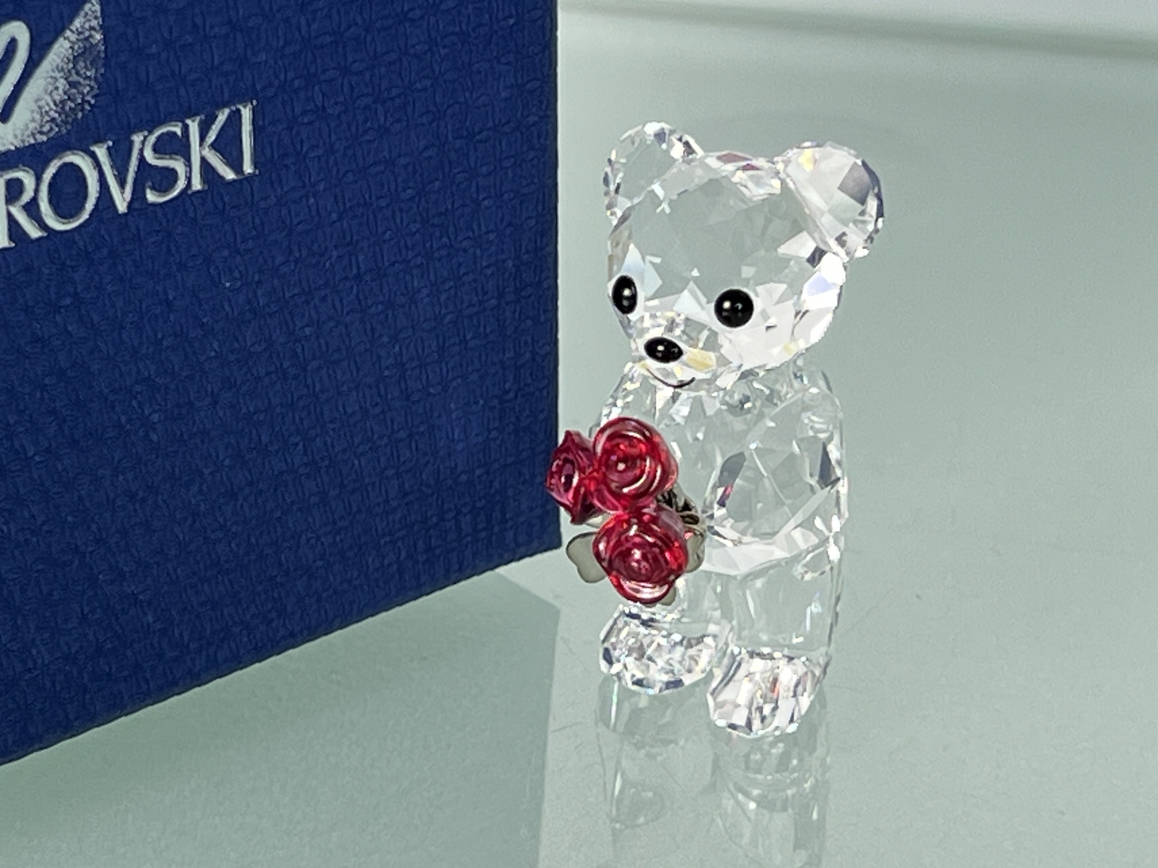 Swarovski Figur 5691390 Kris Bär Eine Rose voller Liebe 4 cm .Ink. Kiste & Zertifikat. Top Zustand