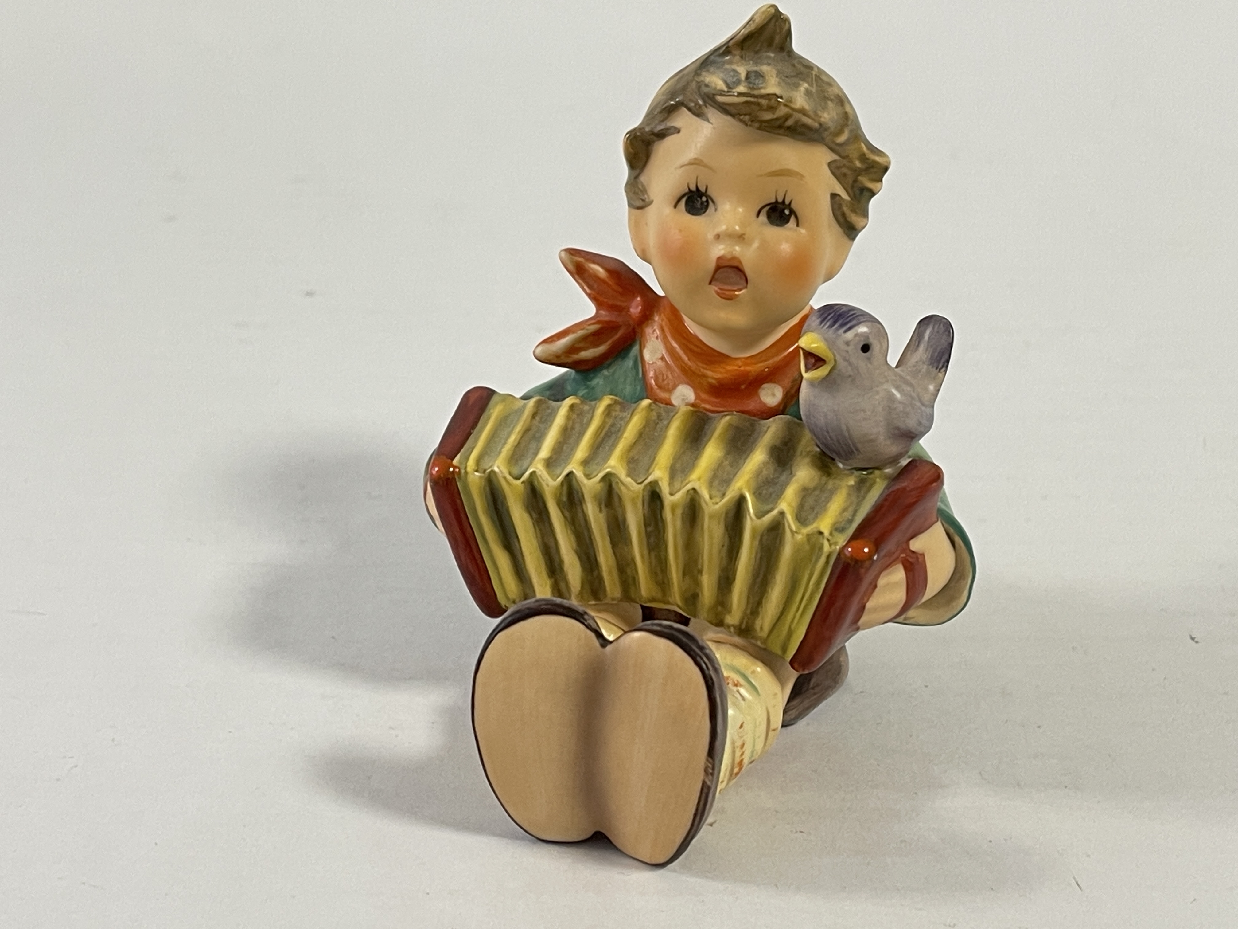  M.I. Hummel Figur 110/0 Heini, Bandoneonspieler 8,5 cm. 1 Wahl. Top Zustand