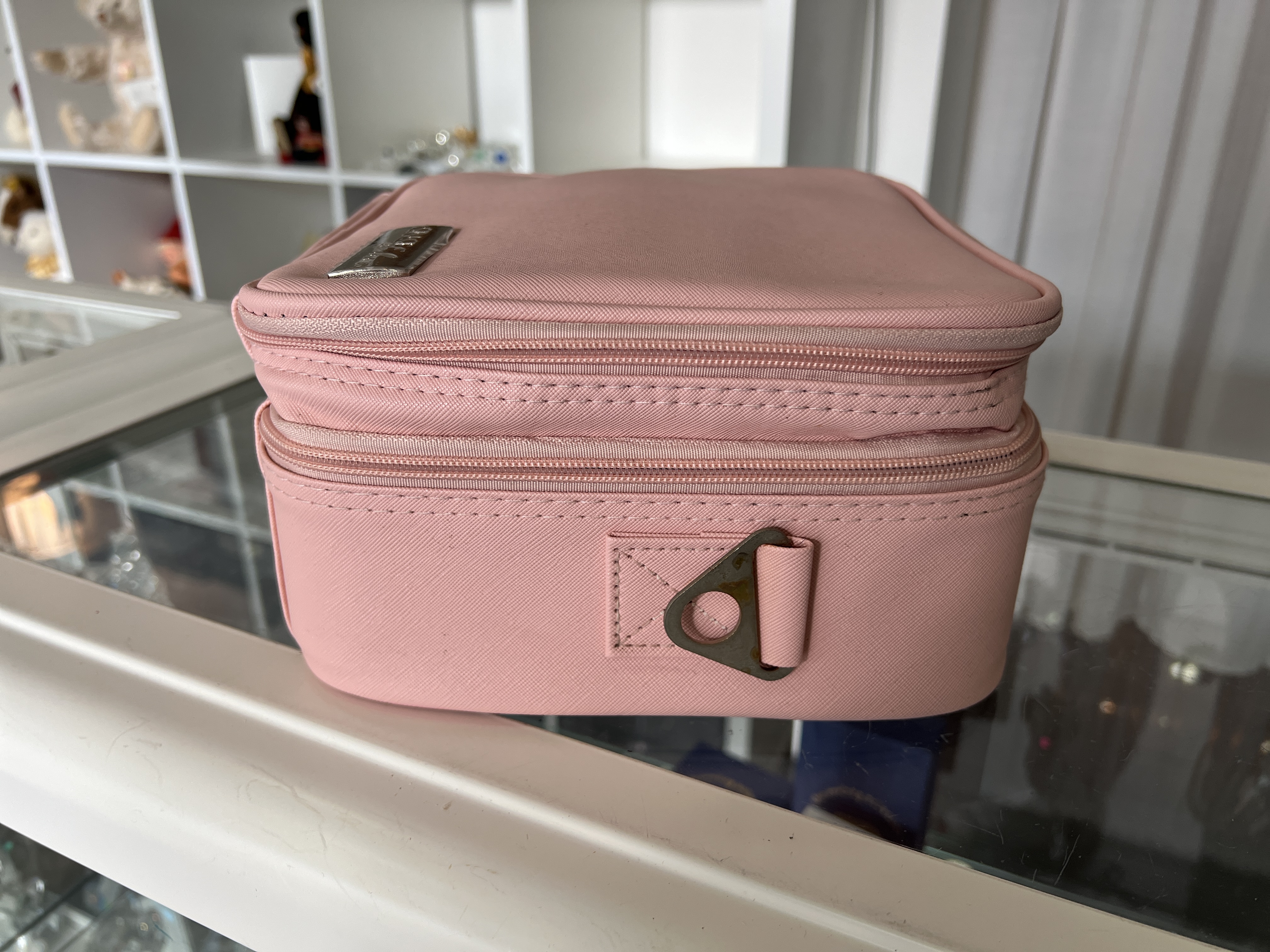 Kosmetiktasche Kulturtasche Kosmetikkoffer mit Umhängegurt und viel Platz. Farbe Rosa