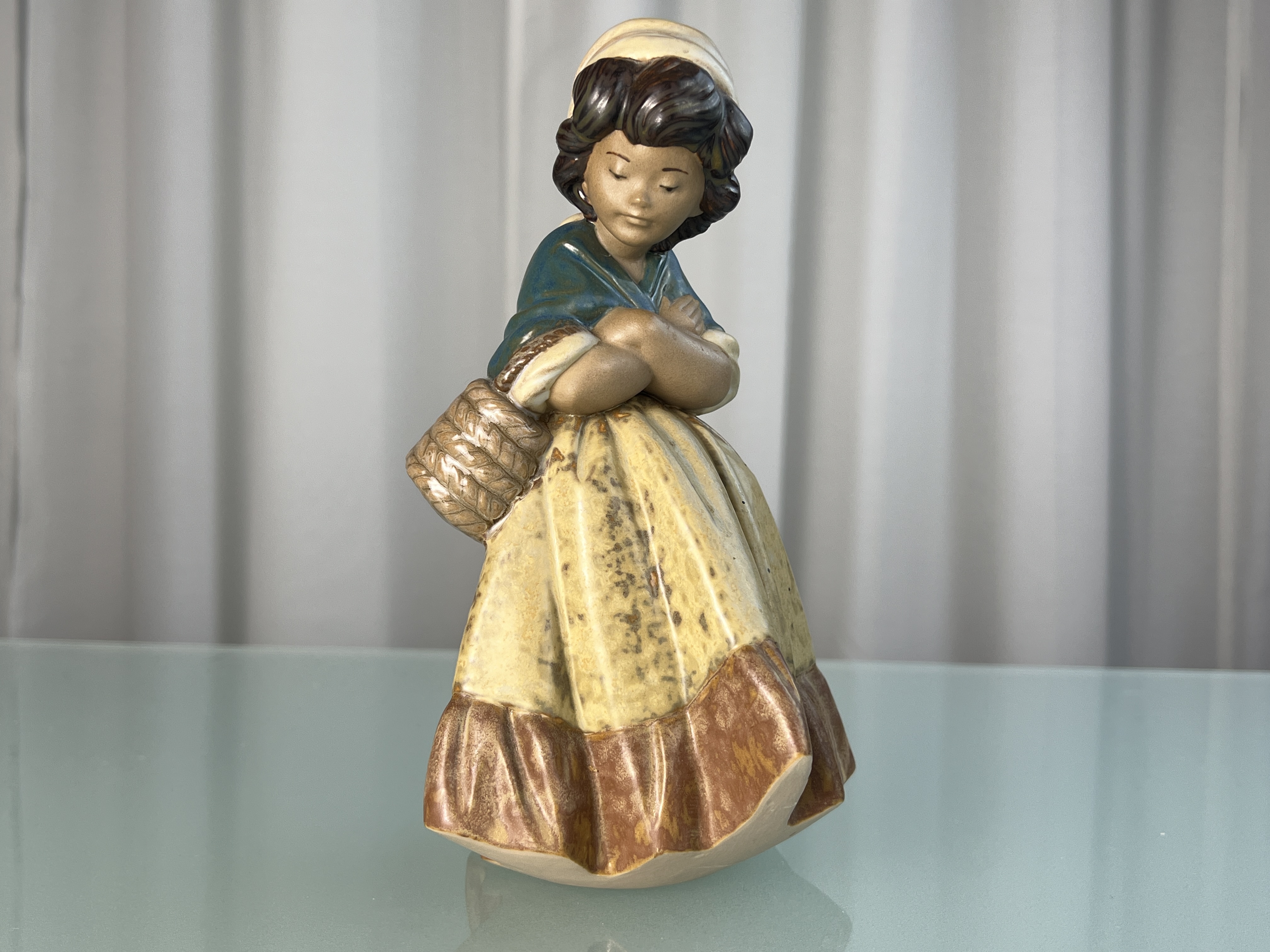  Lladro Porzellan Figur Mädchen / Frau 21 cm. - 1 Wahl - Top Zustand  