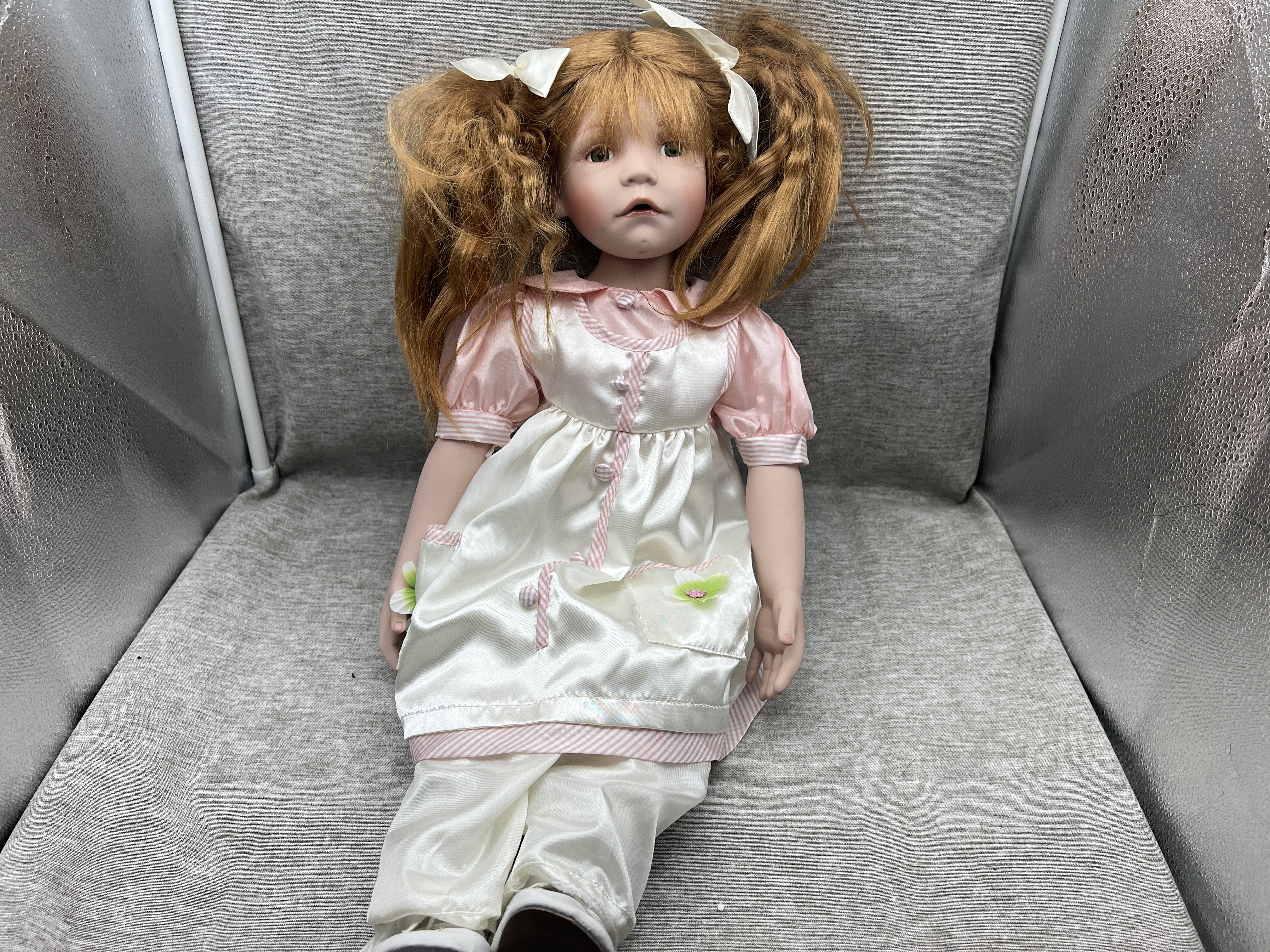 Künstlerpuppe Porzellan Puppe 57 cm. Top Zustand   