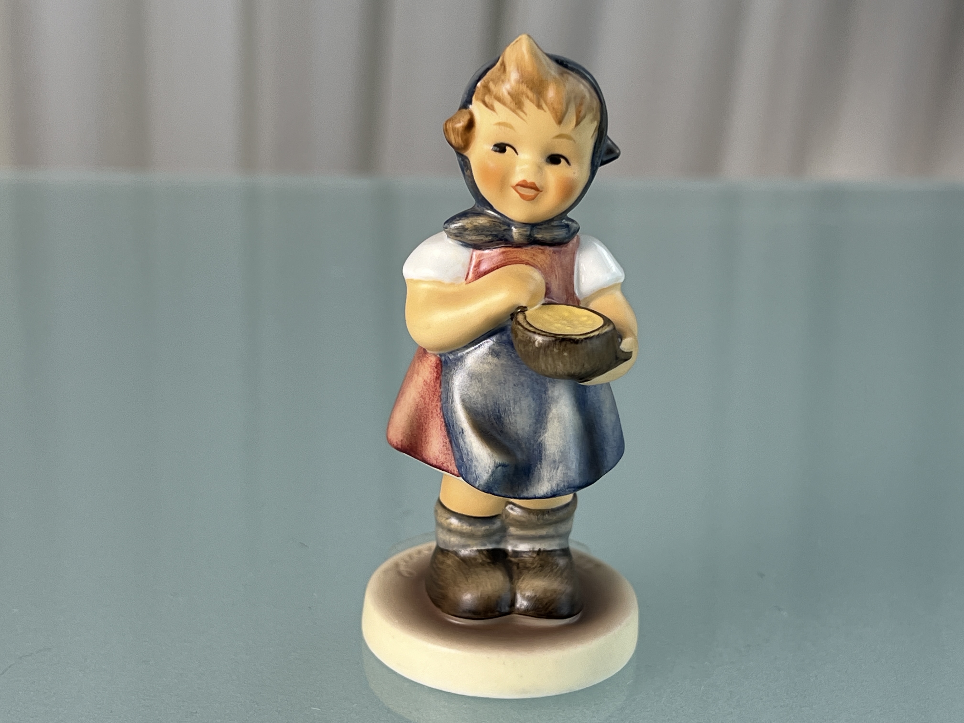 Hummel Figur 629 Jungbäuerin 9 cm. 1 Wahl - Top Zustand
