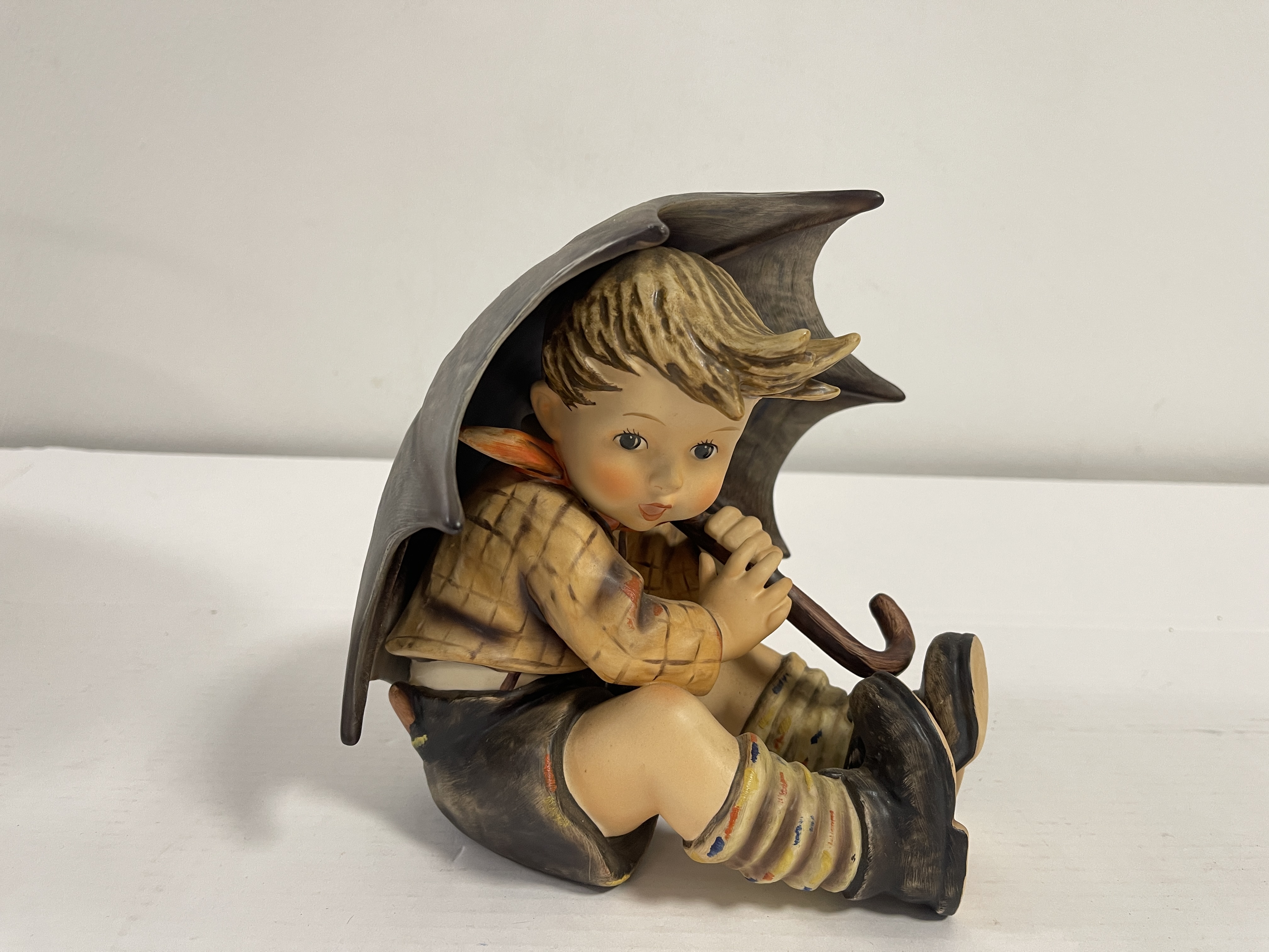 Hummel Figur 152/IIA. Geborgen Junge 20 cm. 1 Wahl. Top Zustand