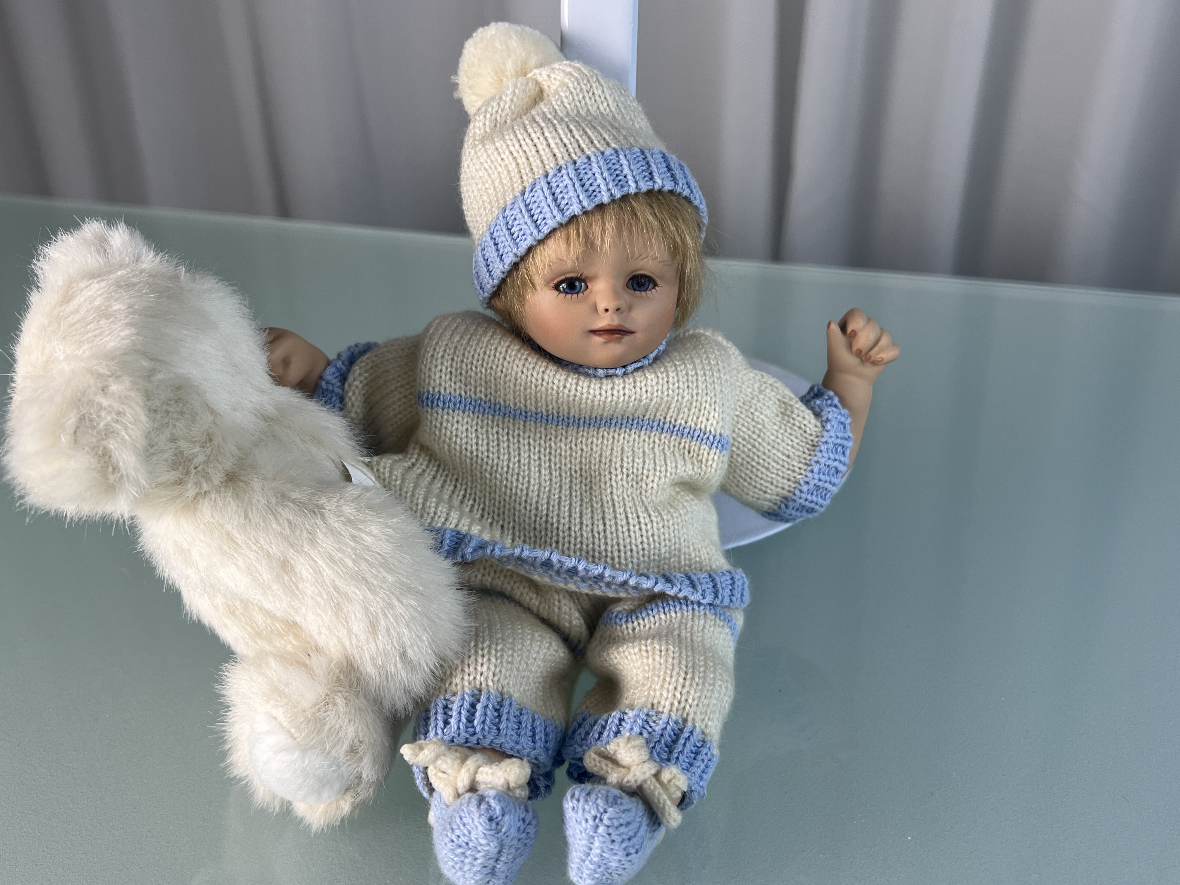 Gabriele Müller Porzellan Puppe 23 cm. Top Zustand.     Gabriele Müller Porzellan Puppe 23 cm. Top Zustand.