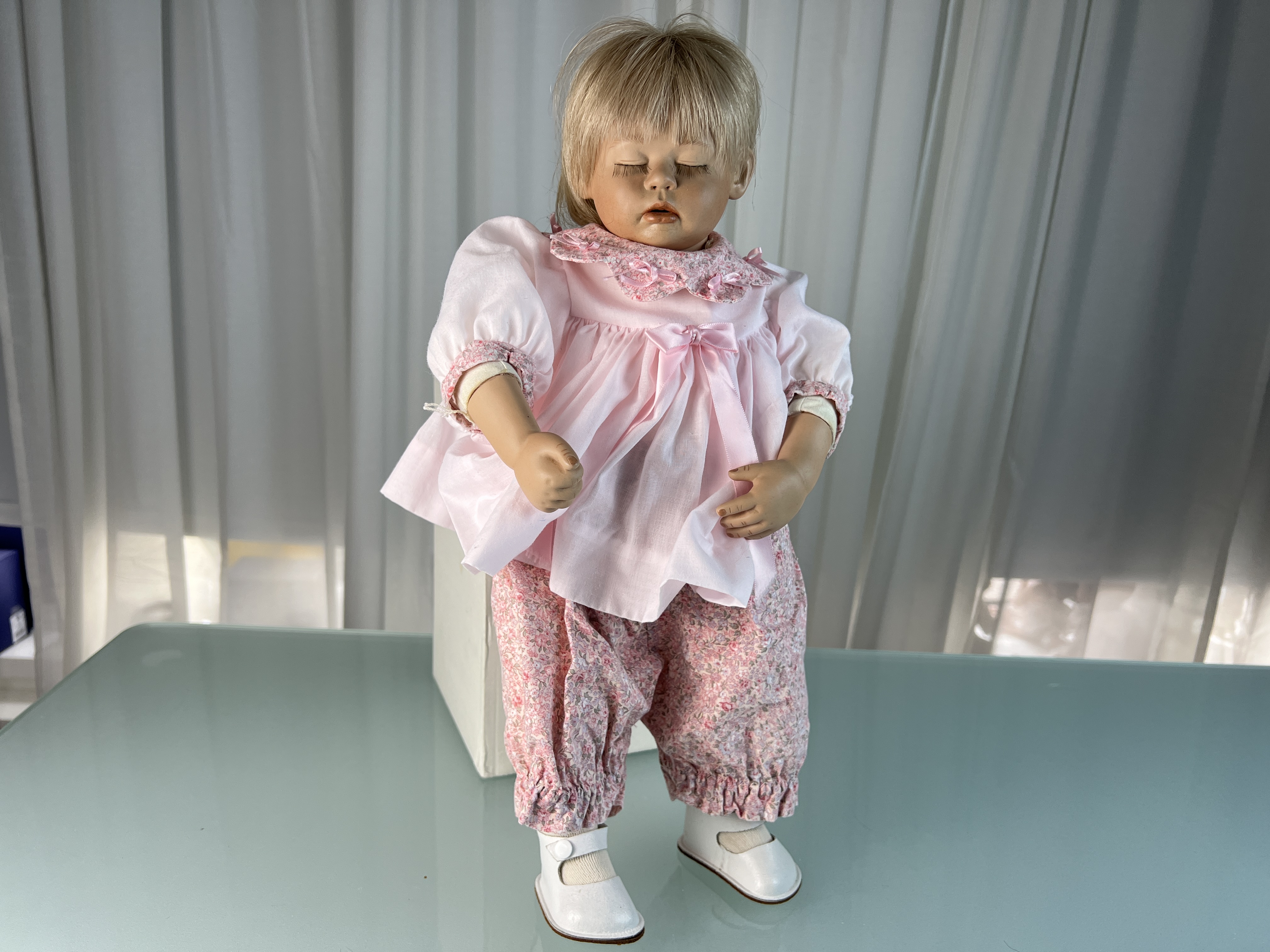 Künstlerpuppe Porzellanpuppe Puppe 45 cm. Zustand siehe Fotos