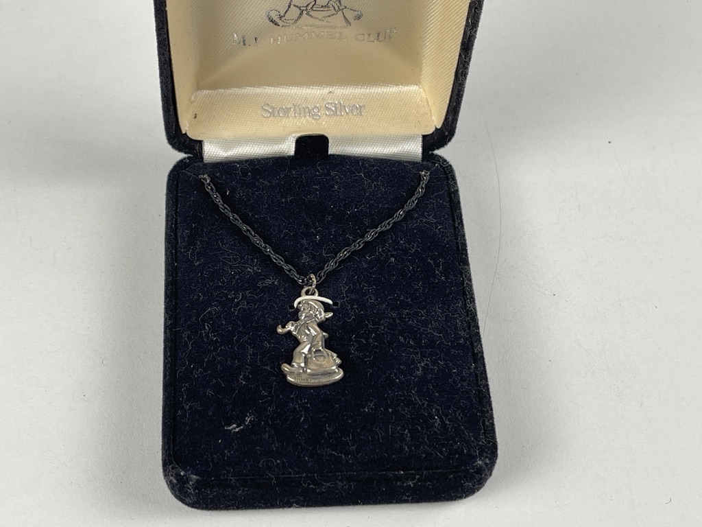  M.I. Hummel Halskette + Samtkiste . 1 Wahl. Top Zustand.   