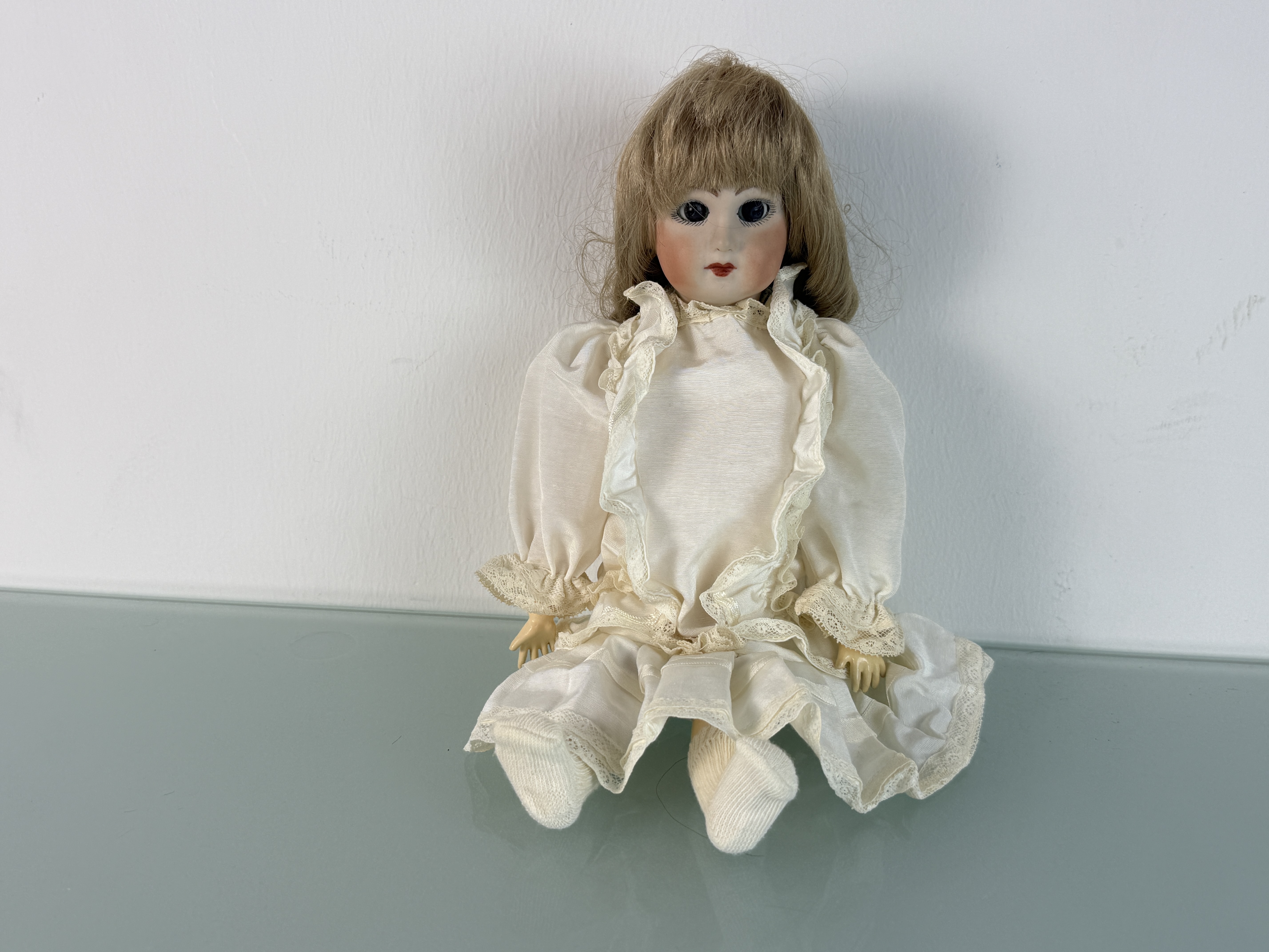 Künstlerpuppe Puppe Porzellankopf 35 cm Zustand siehe Fotos 