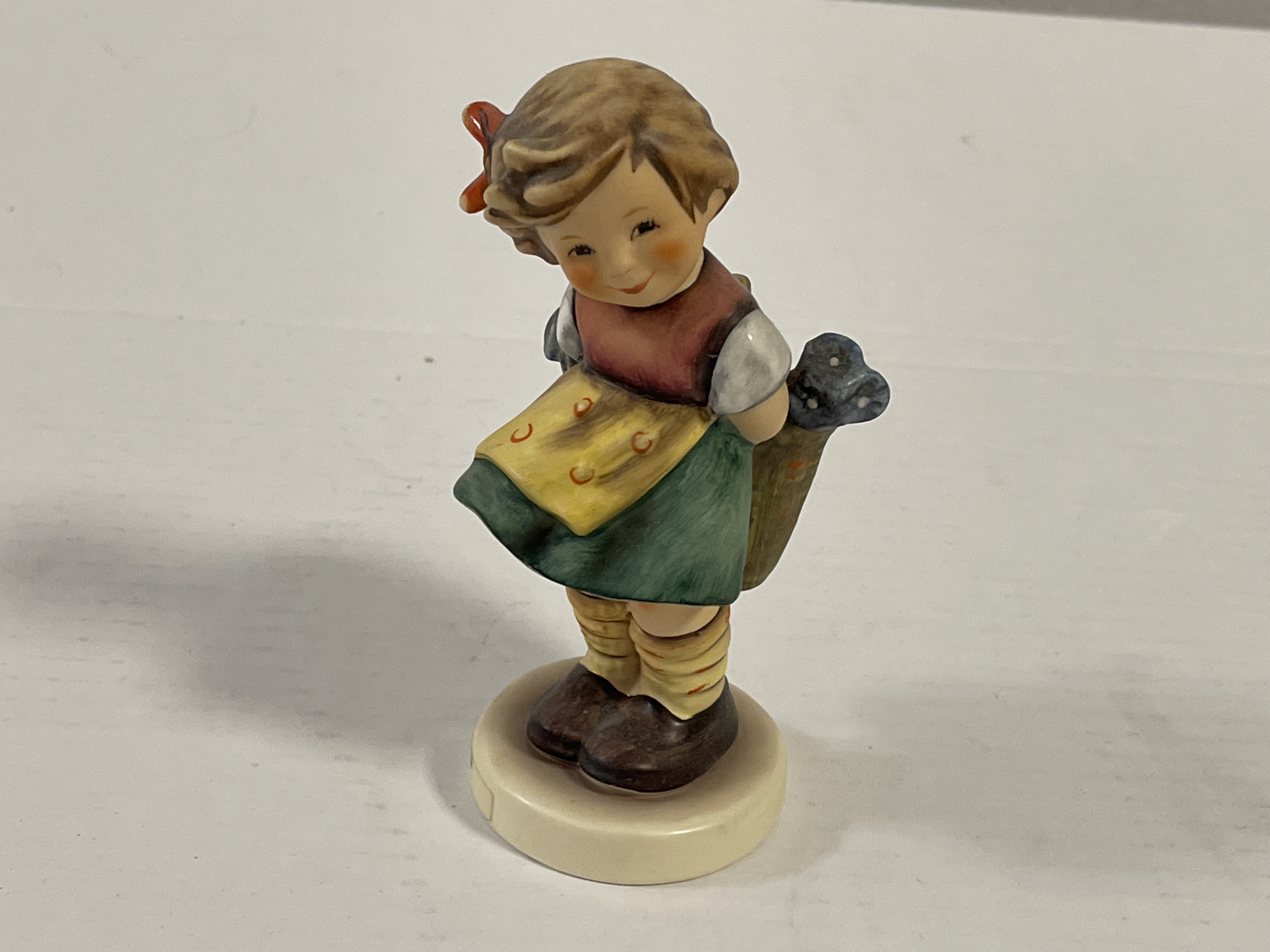 Hummel Figur 377 Vergissmeinnicht 13 cm. 1 Wahl.  Zustand siehe Fotos