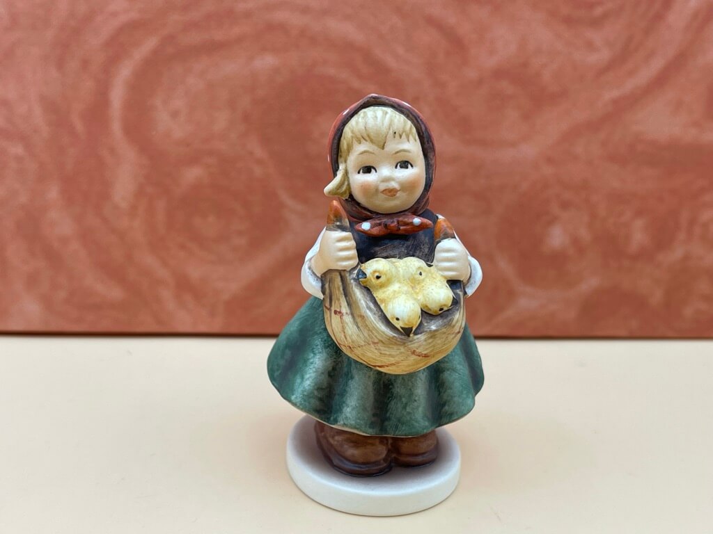 Hummel Figur 385 4/0 Kükenliesl 8 cm. 1 Wahl. Top Zustand