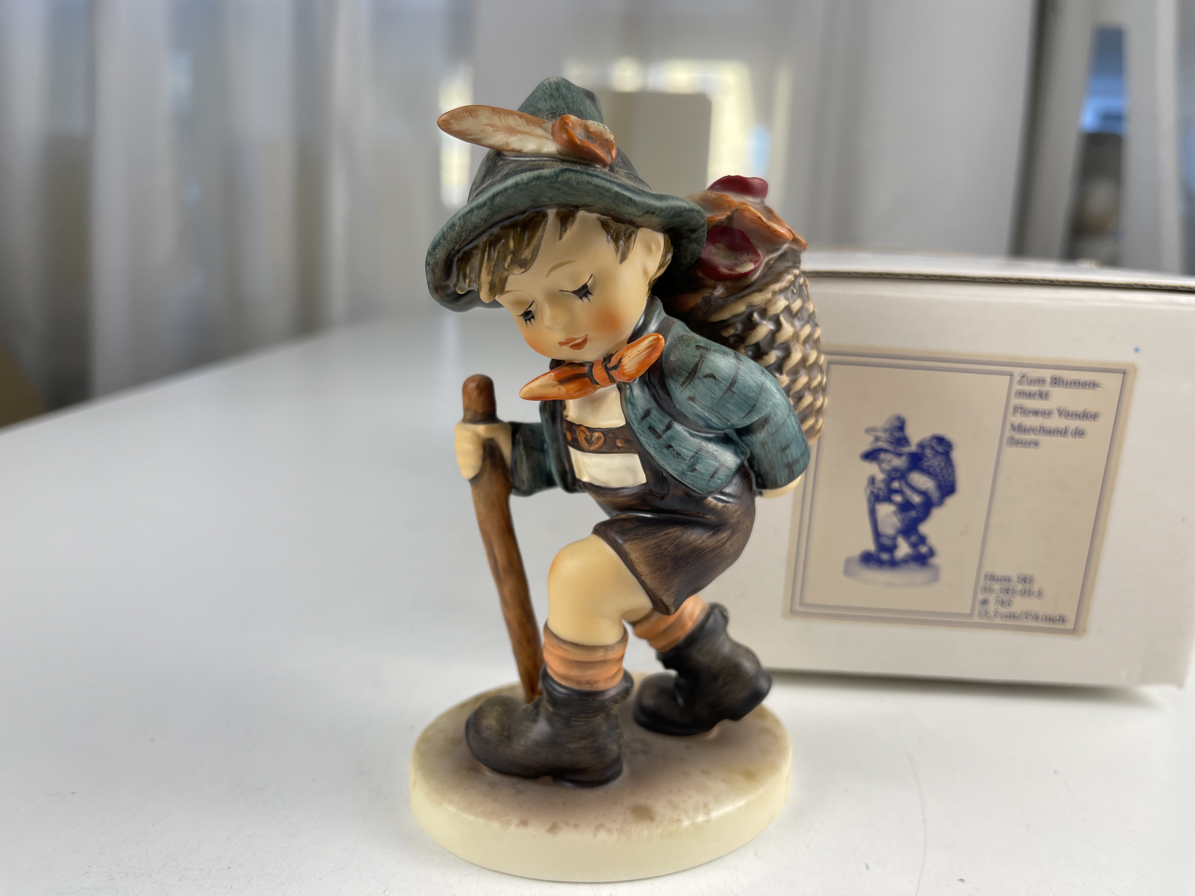 Hummel Figur 381 Zum Blumenmarkt 13,5 cm. 1 Wahl. Zustand siehe Fotos OVP