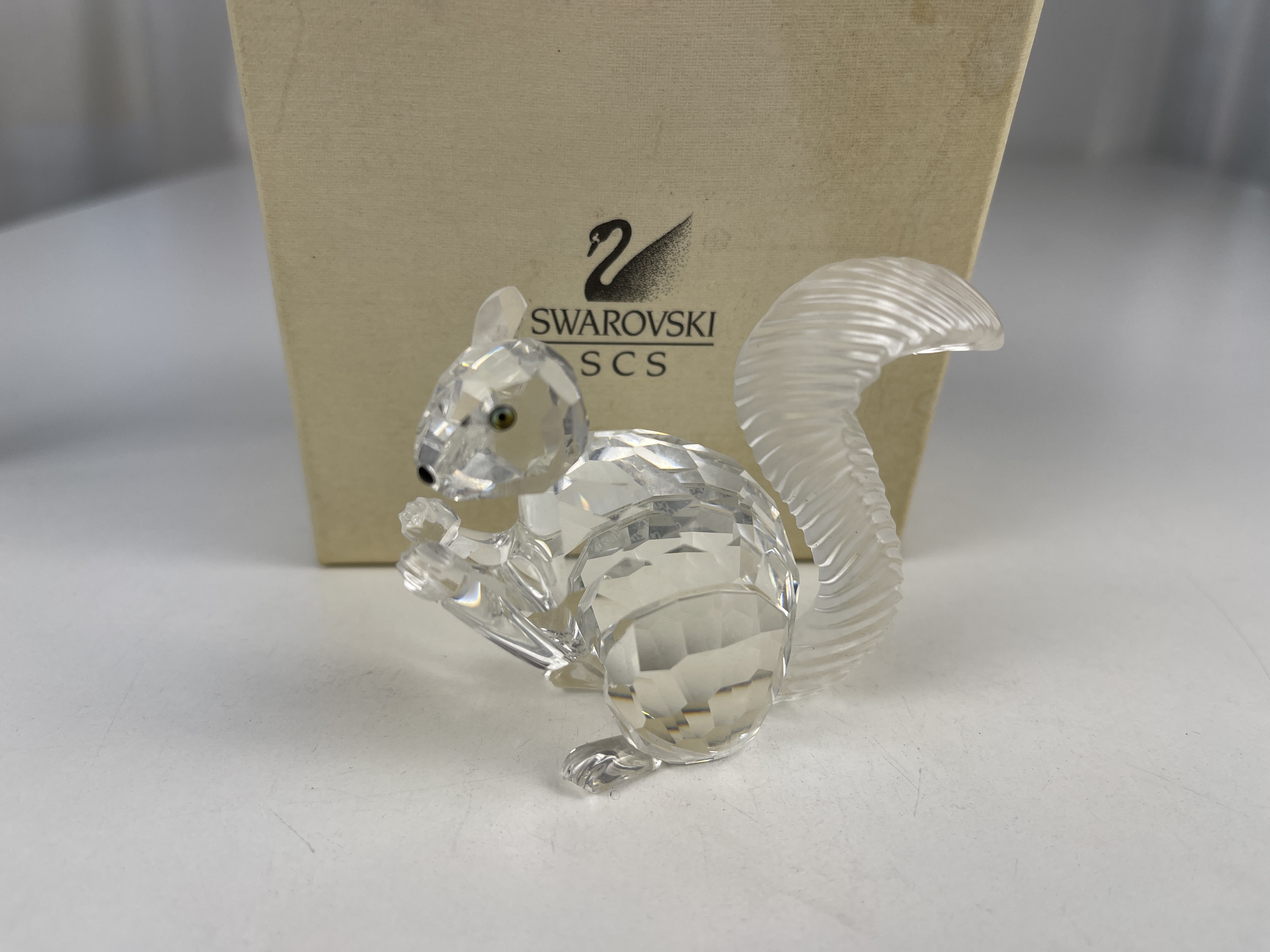 Swarovski Figur 84335 Großes Scs Eichhörnchen 7,5 cm. Inkl. Kiste - kleiner Defekt