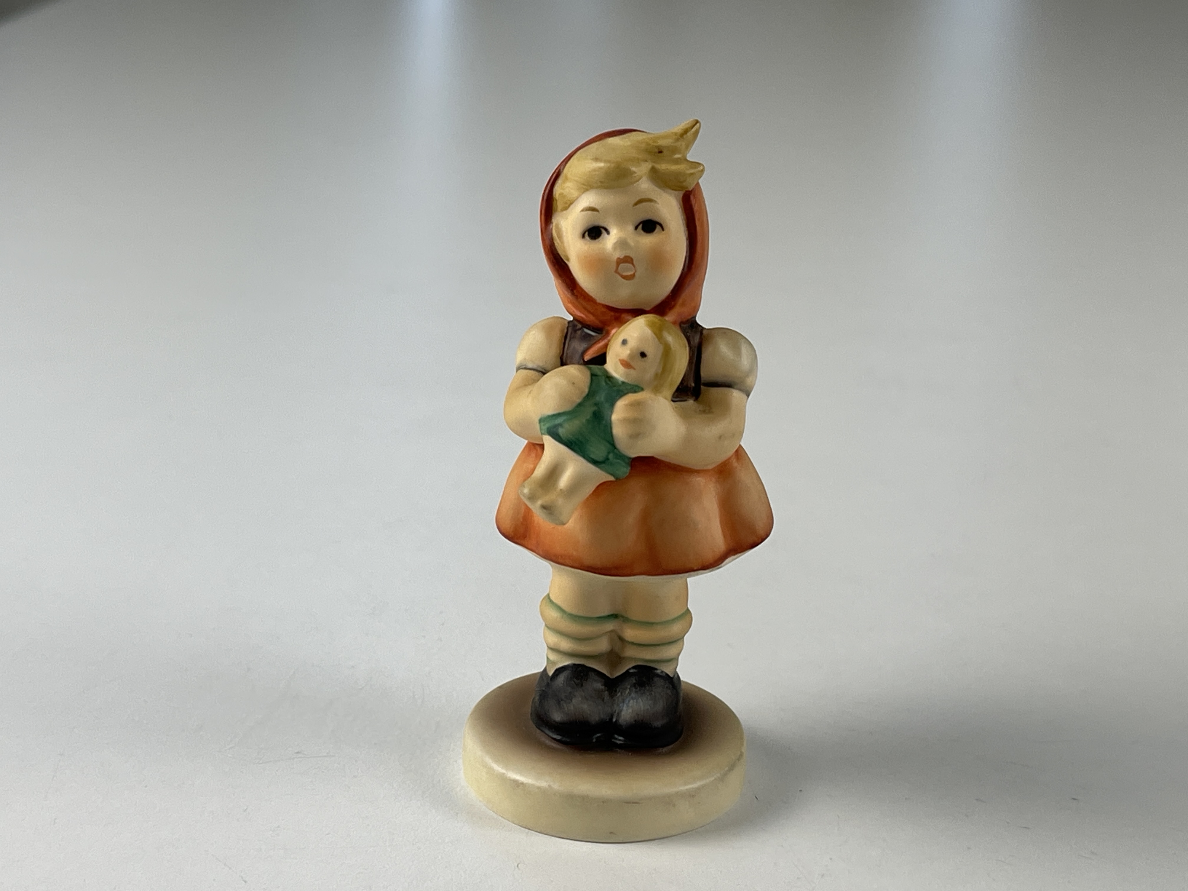  M.I. Hummel Figur 239/B Mädchen mit Puppe 9 cm. 1 Wahl. Top Zustand   
