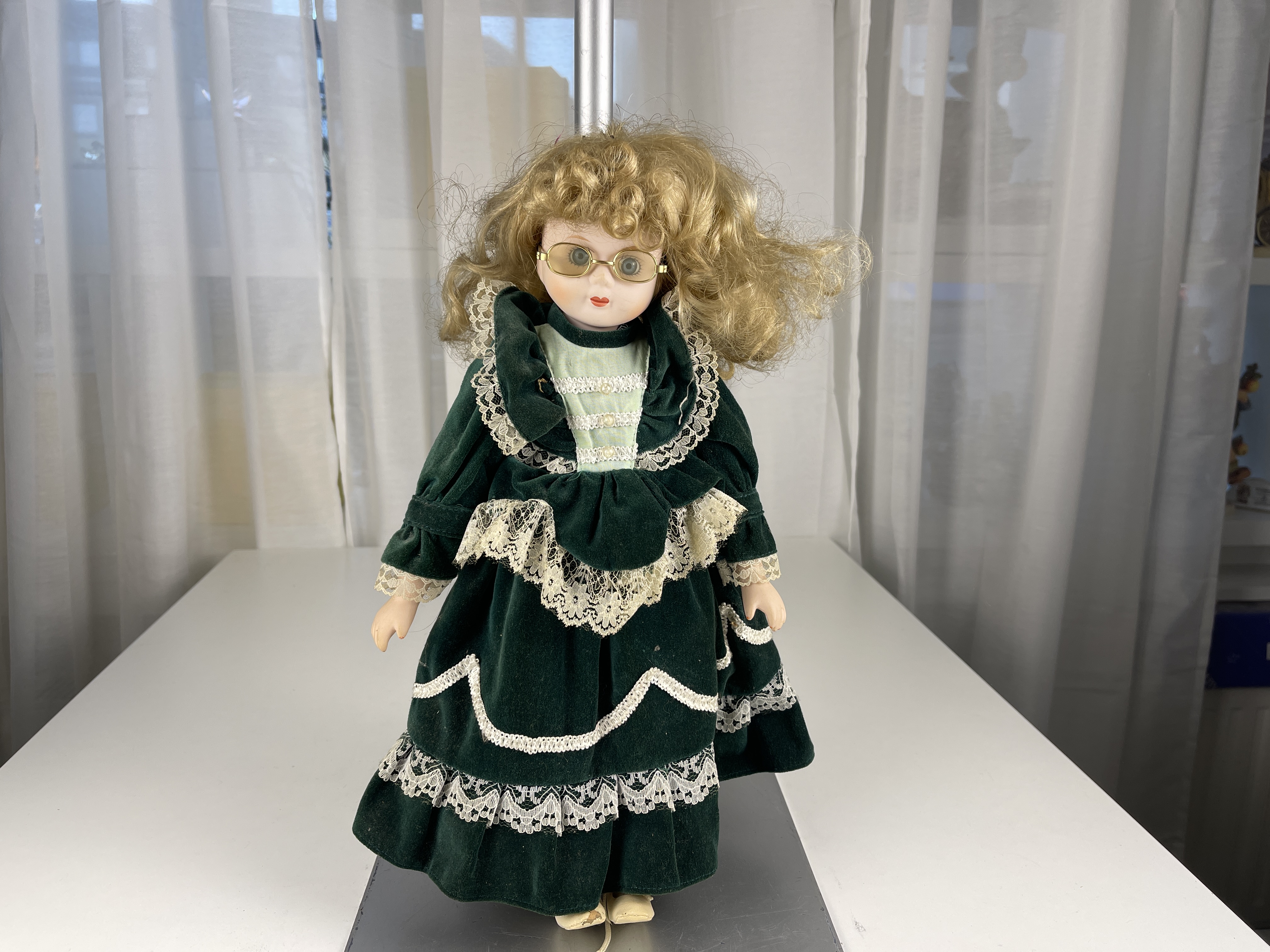 Künstlerpuppe Porzellanpuppe Puppe 42 cm. Zustand siehe Fotos 